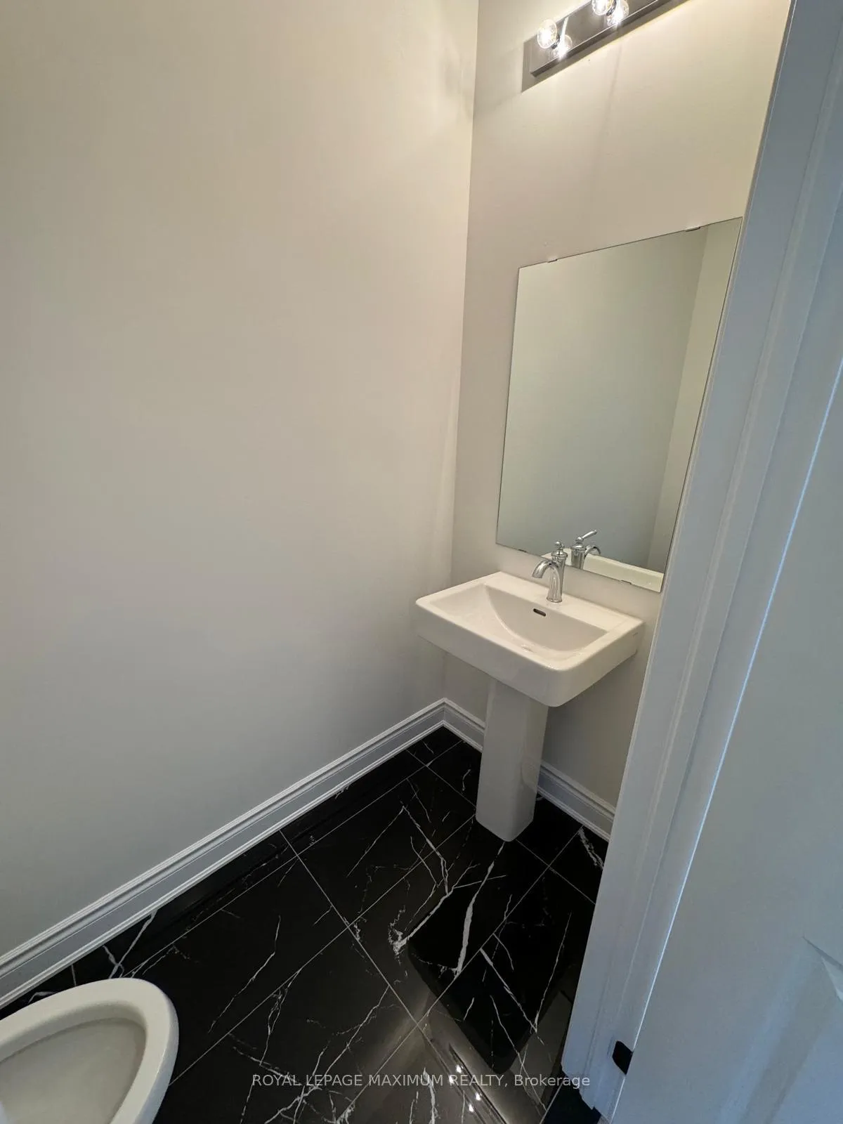 Photo 10 of 82 Paradox Street, Vaughan, Kleinburg — HOMEH