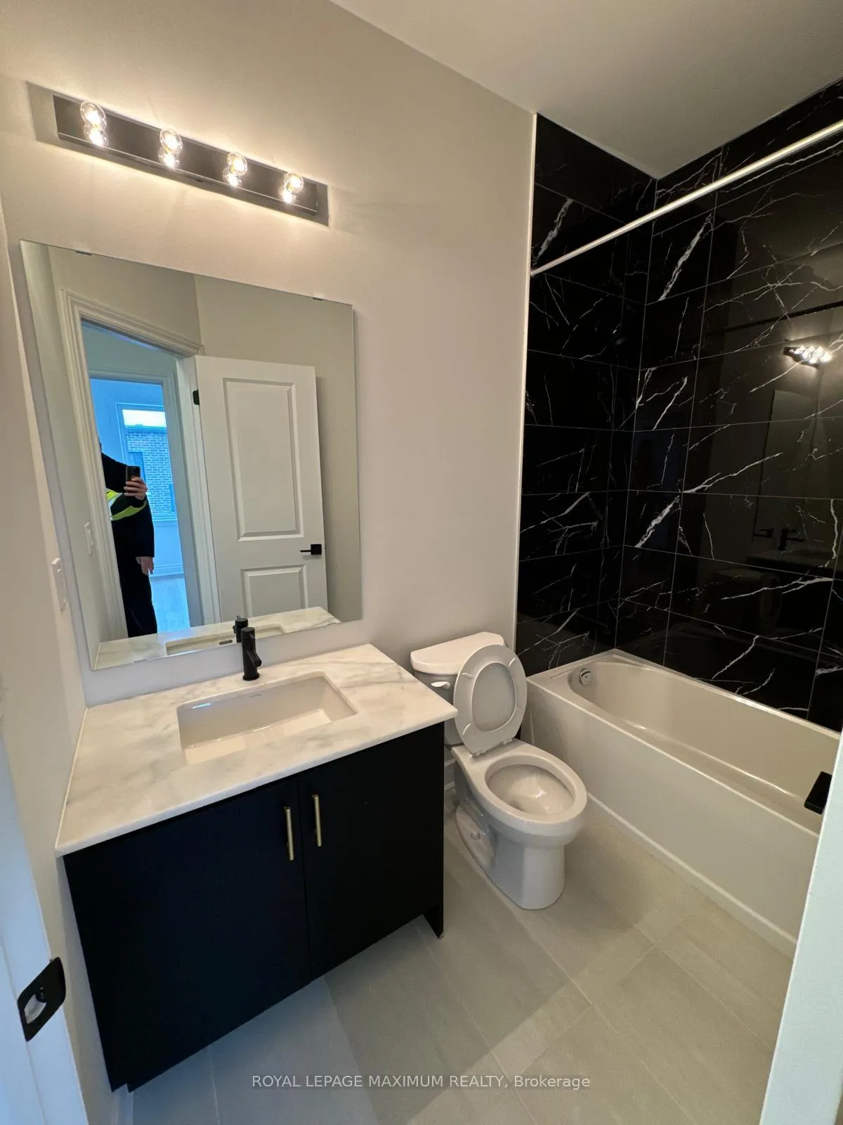 Photo 17 of 82 Paradox Street, Vaughan, Kleinburg — HOMEH