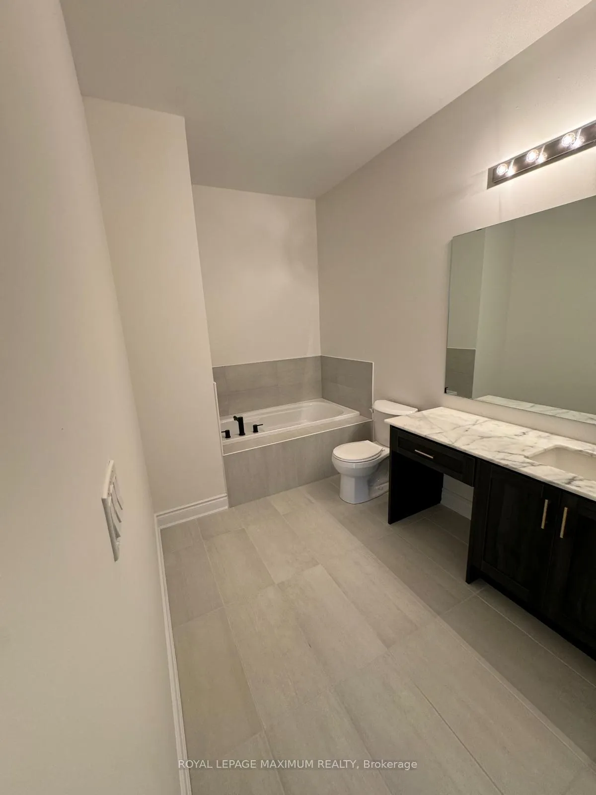 Photo 19 of 82 Paradox Street, Vaughan, Kleinburg — HOMEH