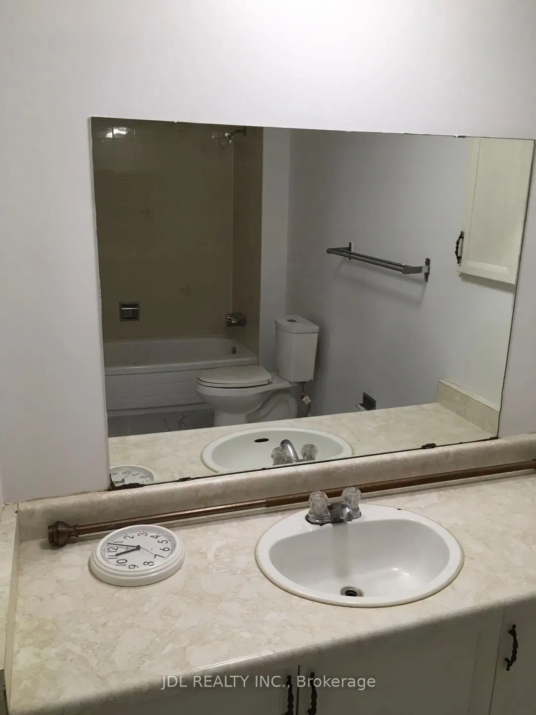 Photo 10 of 2 Laguna Crescent, Markham, Middlefield — HOMEH