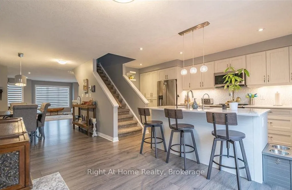 Photo 13 of 11 Ridgemount Street, Kitchener — HOMEH