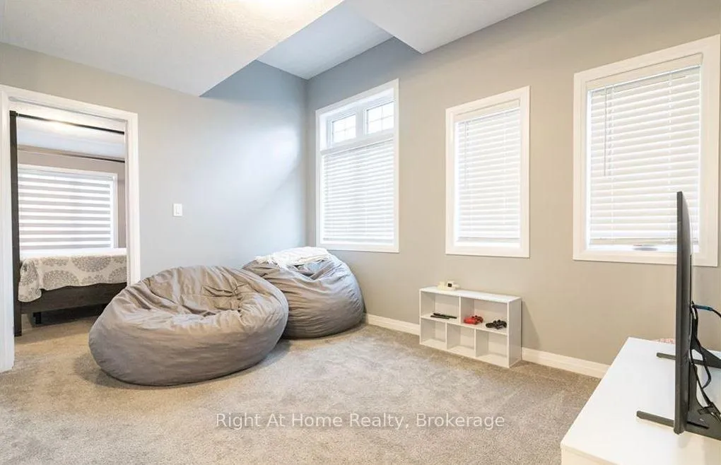 Photo 20 of 11 Ridgemount Street, Kitchener — HOMEH