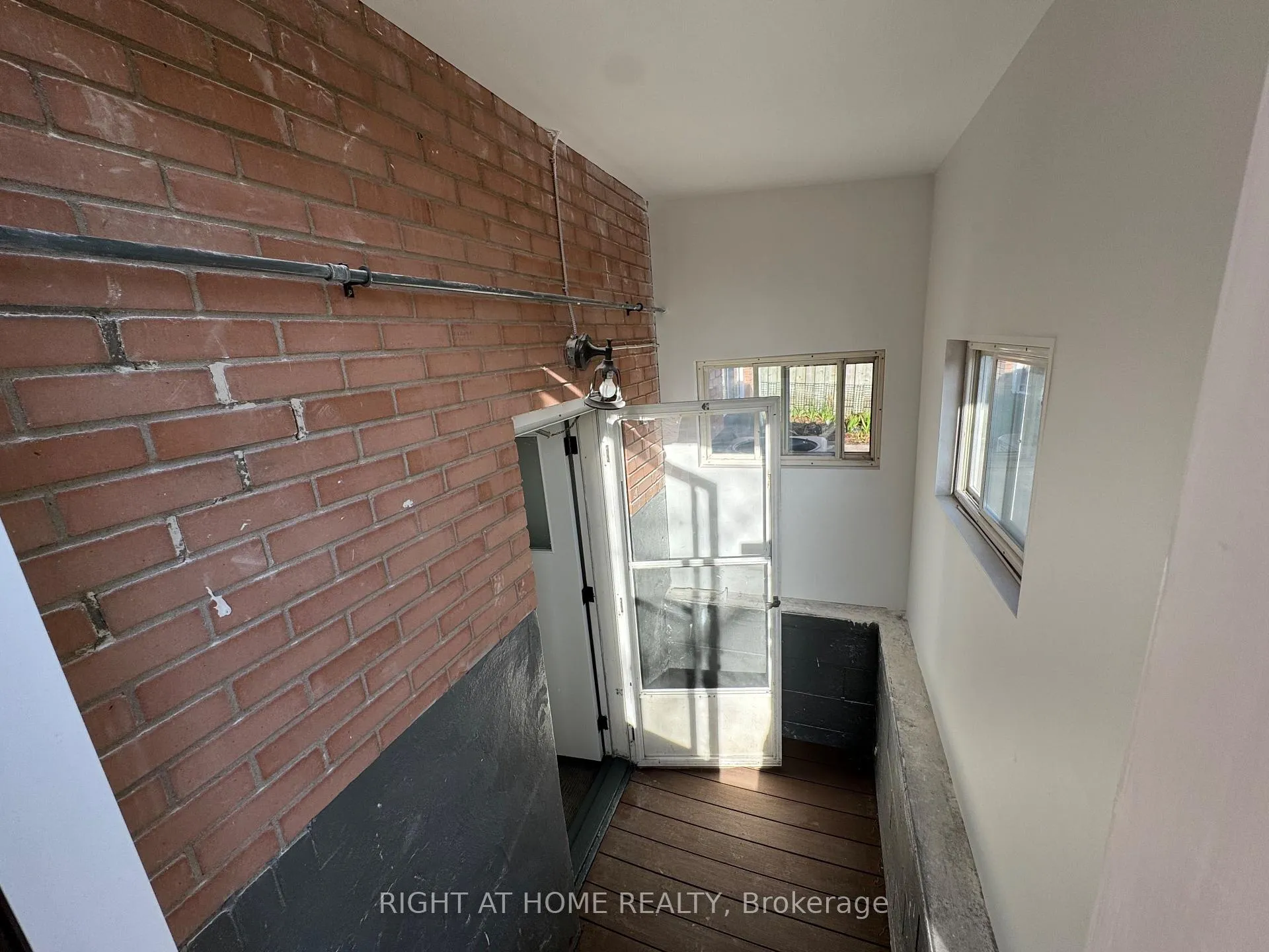 Photo 2 of 219 Steel Street, Barrie, Codrington — HOMEH