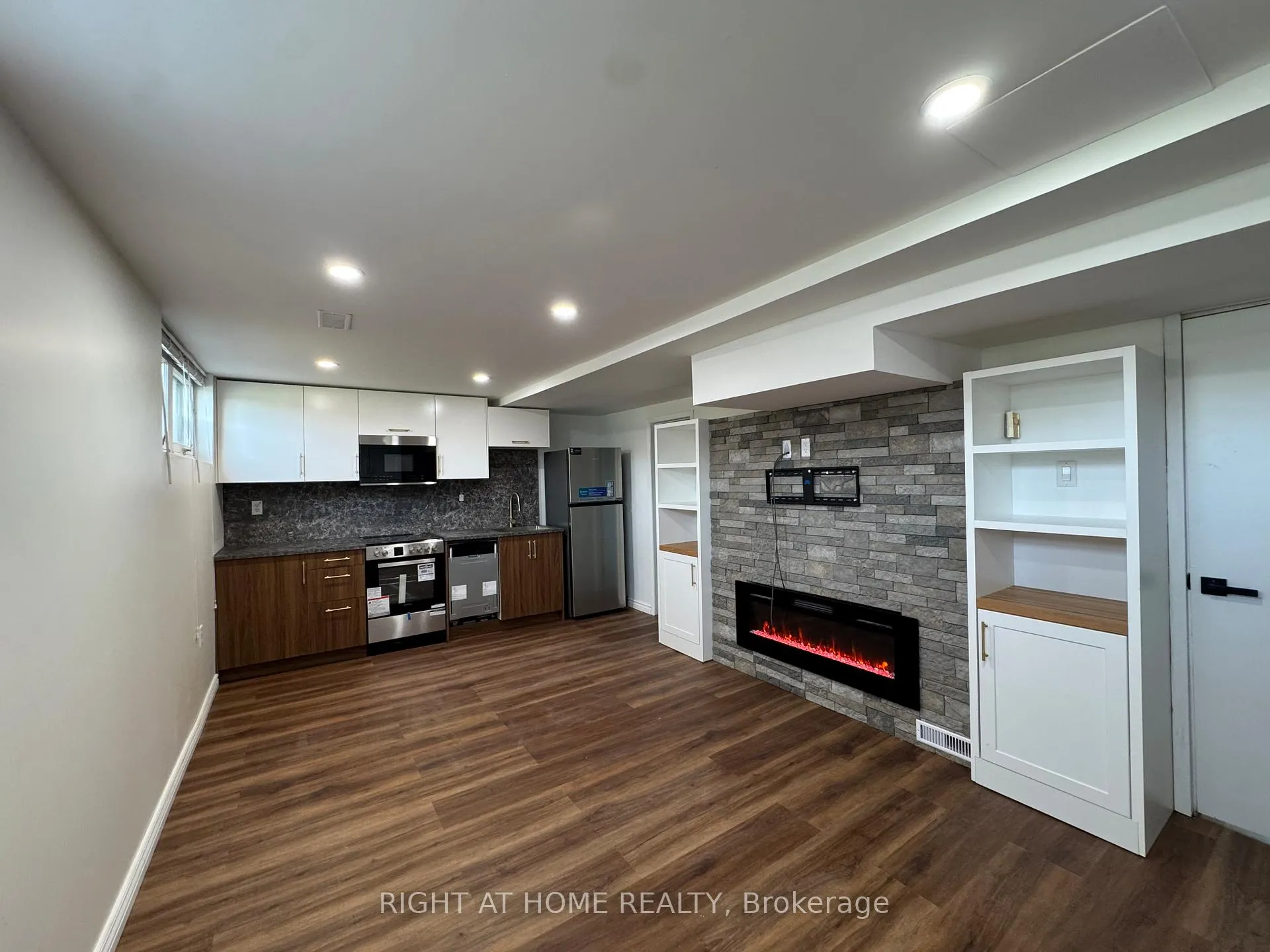 Photo 4 of 219 Steel Street, Barrie, Codrington — HOMEH
