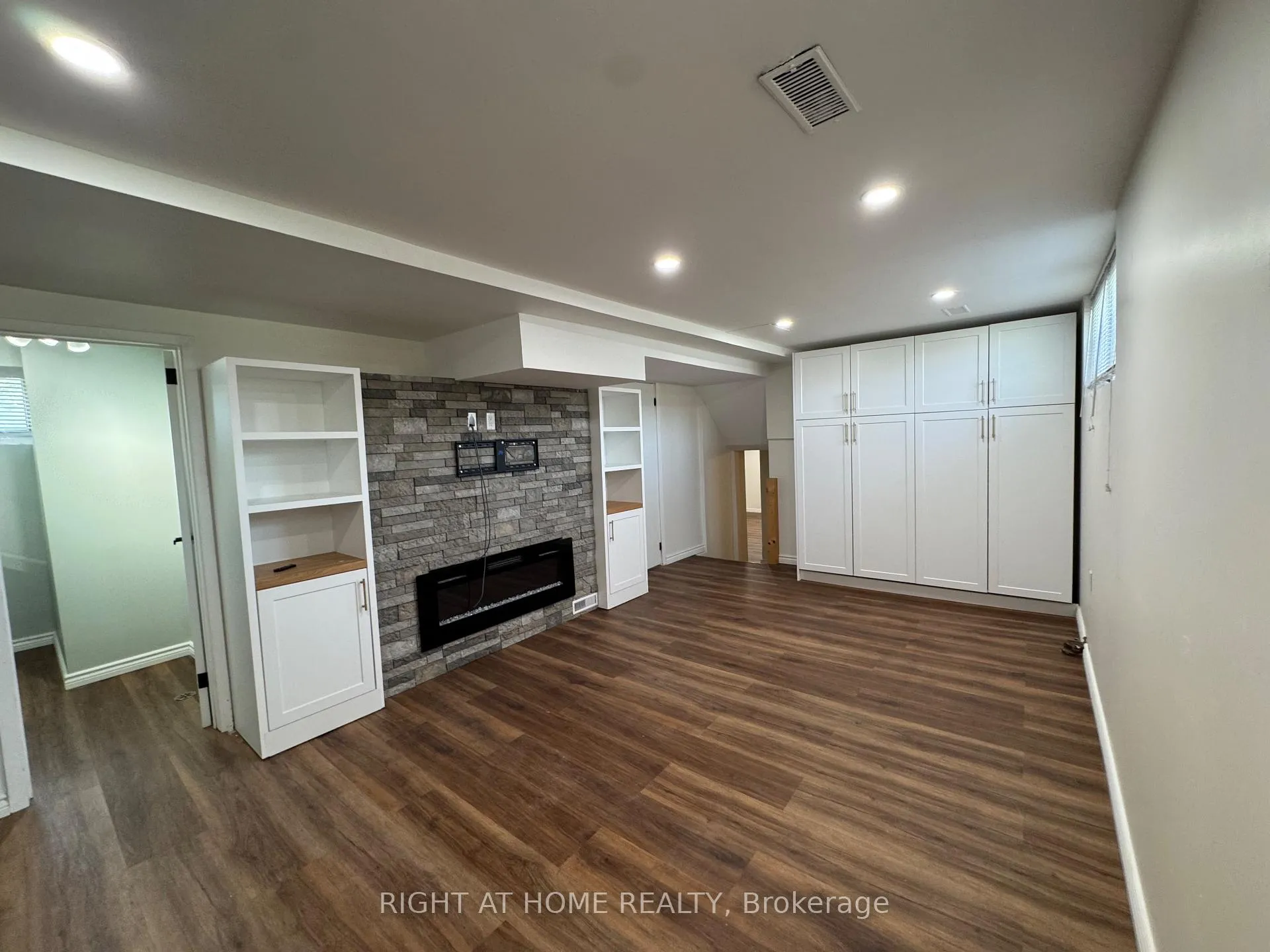 Photo 5 of 219 Steel Street, Barrie, Codrington — HOMEH