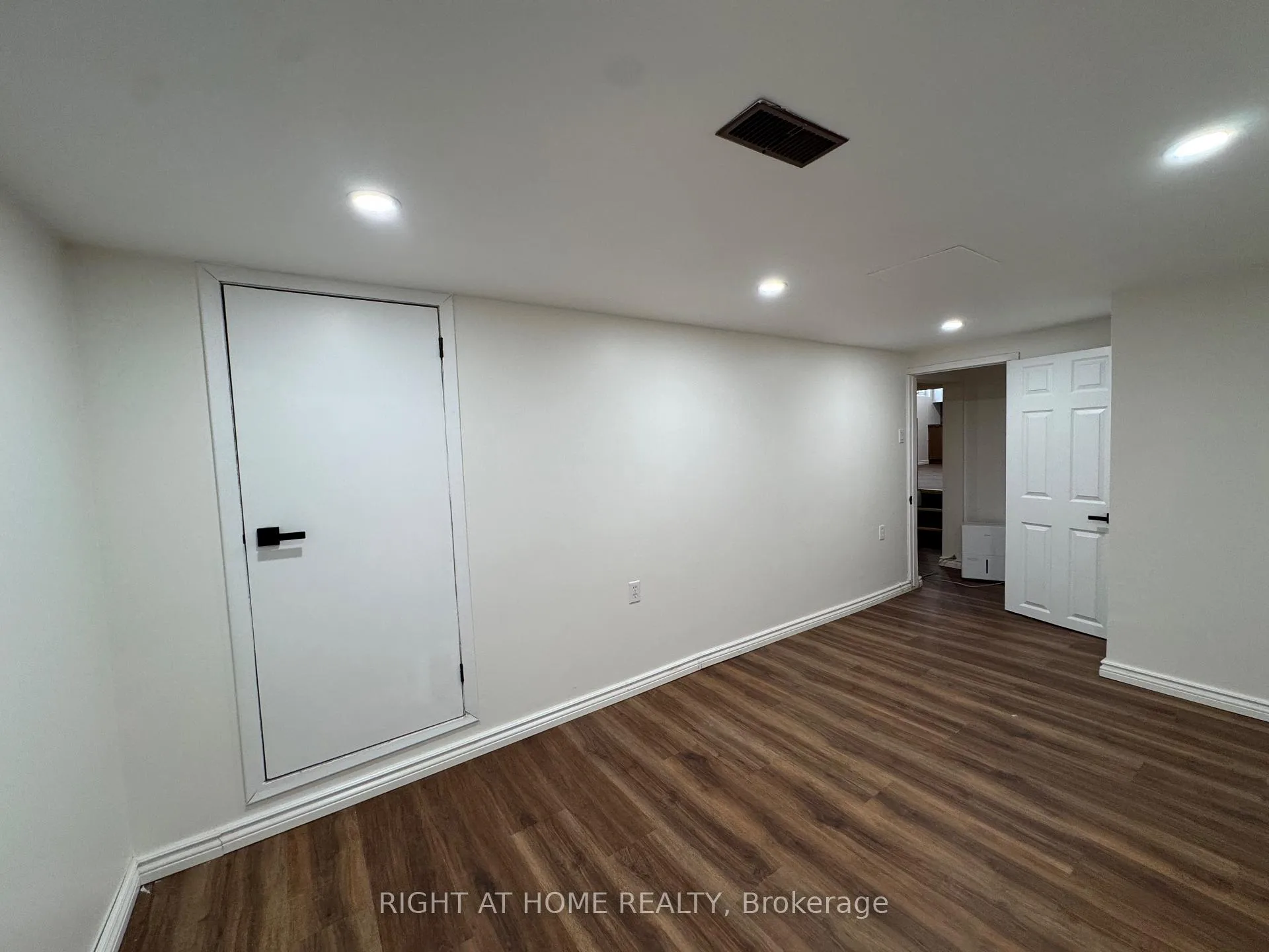 Photo 9 of 219 Steel Street, Barrie, Codrington — HOMEH