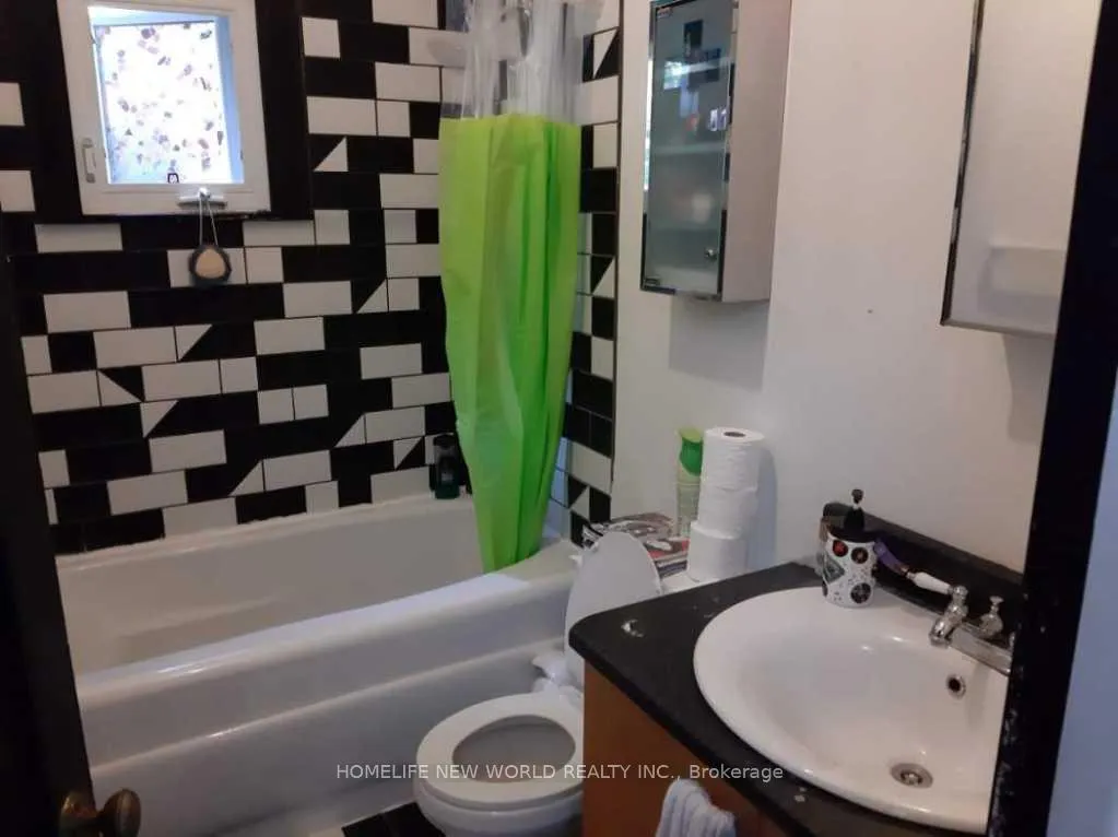 Photo 8 of 320 Robert Street, Toronto, University — HOMEH