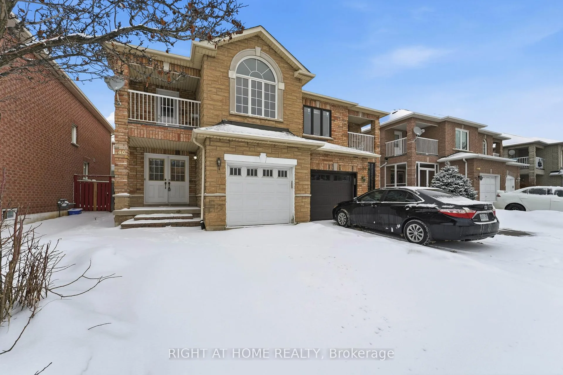 Photo 2 of 46 Fieldstone Drive, Vaughan, East Woodbridge — HOMEH