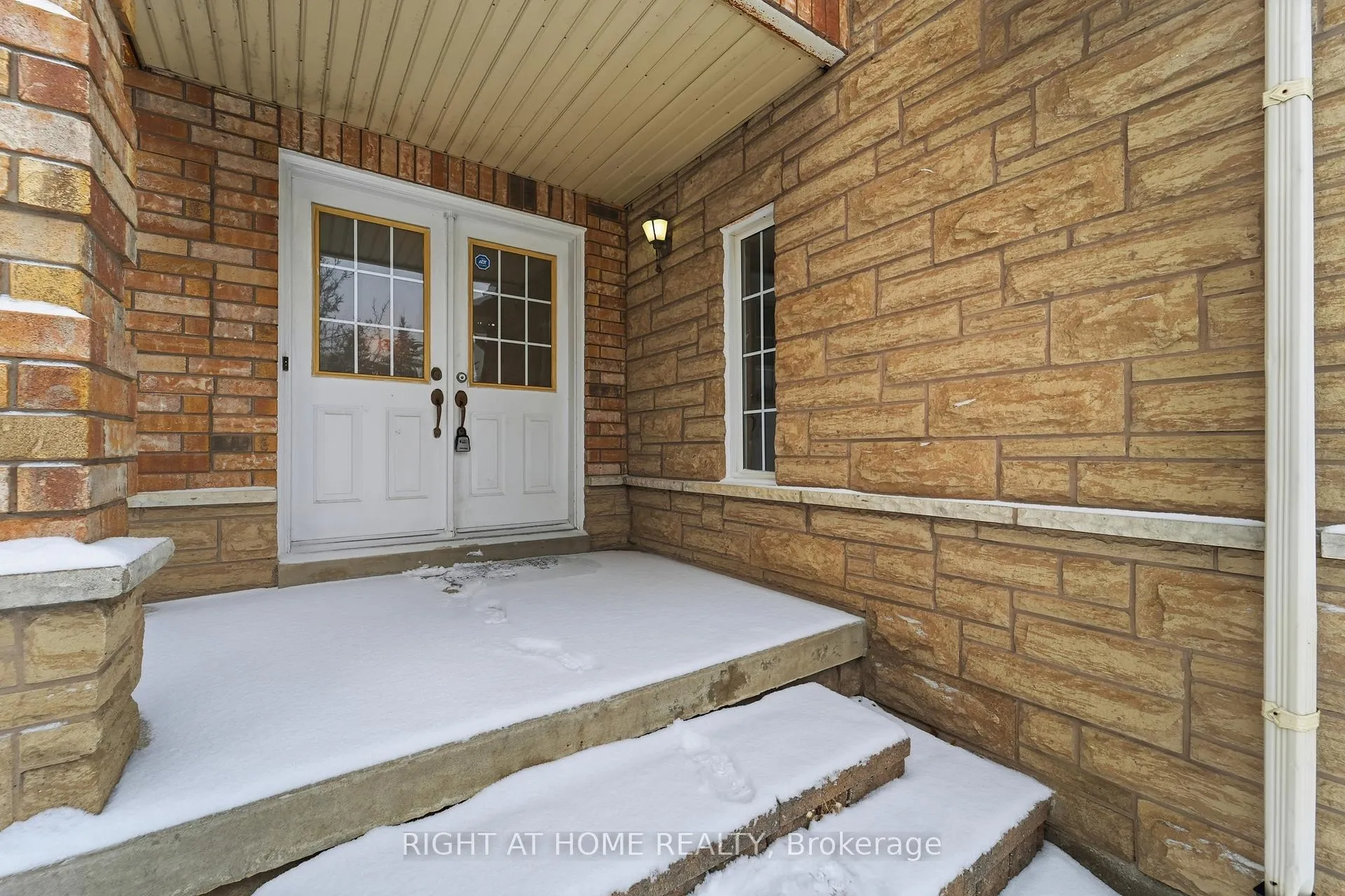 Photo 3 of 46 Fieldstone Drive, Vaughan, East Woodbridge — HOMEH