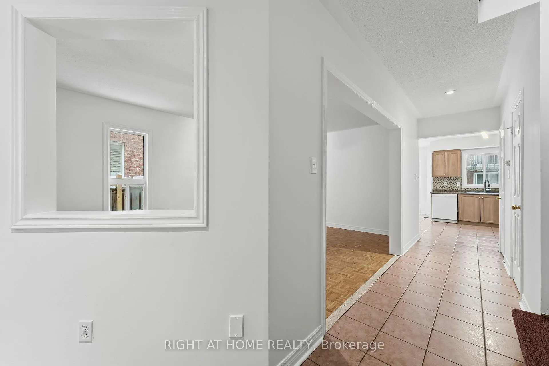Photo 6 of 46 Fieldstone Drive, Vaughan, East Woodbridge — HOMEH