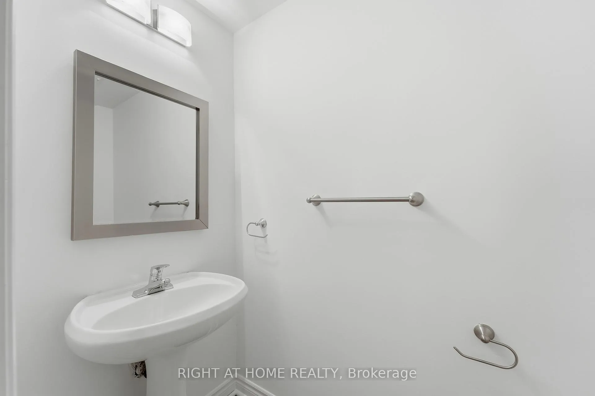 Photo 9 of 46 Fieldstone Drive, Vaughan, East Woodbridge — HOMEH