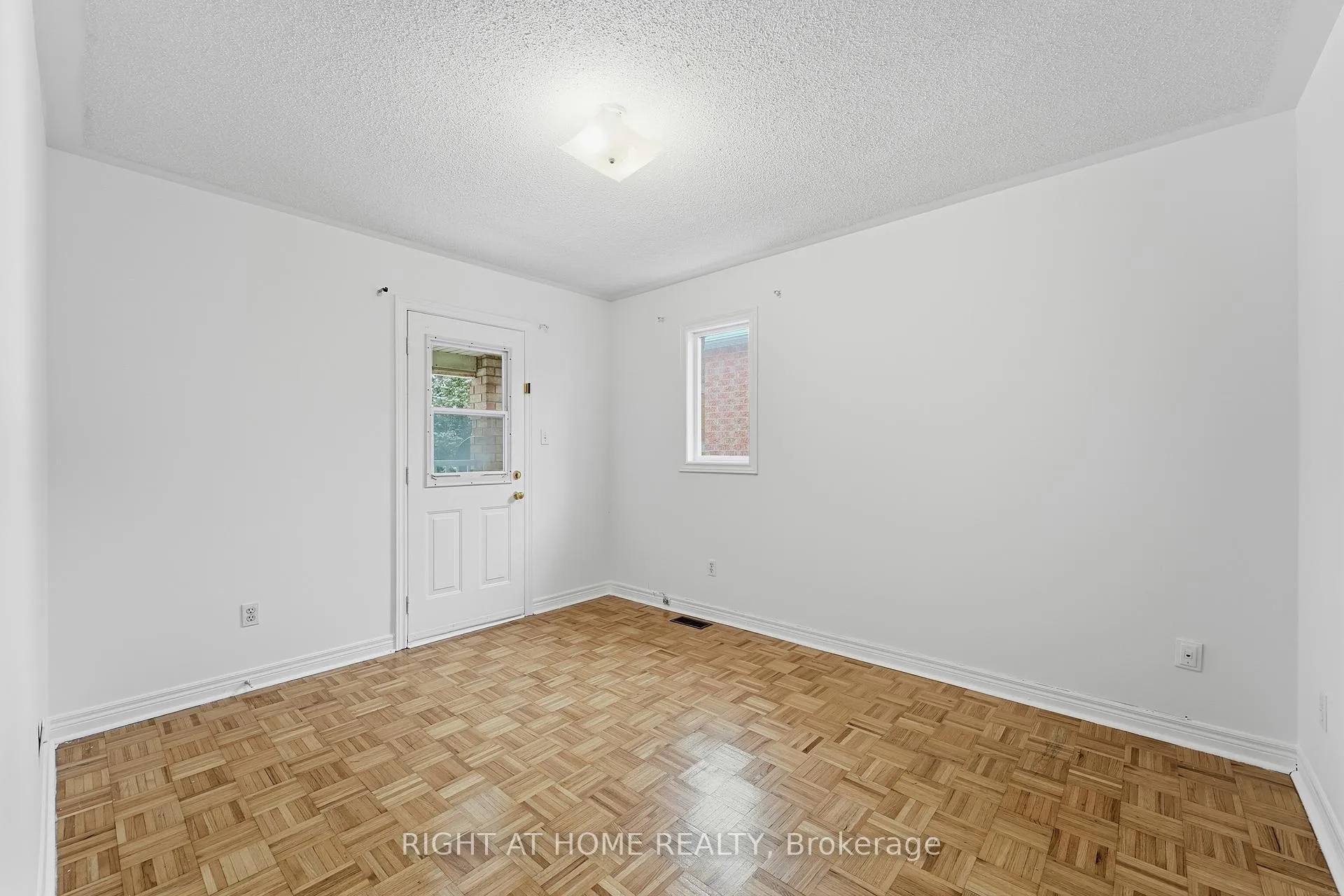 Photo 16 of 46 Fieldstone Drive, Vaughan, East Woodbridge — HOMEH