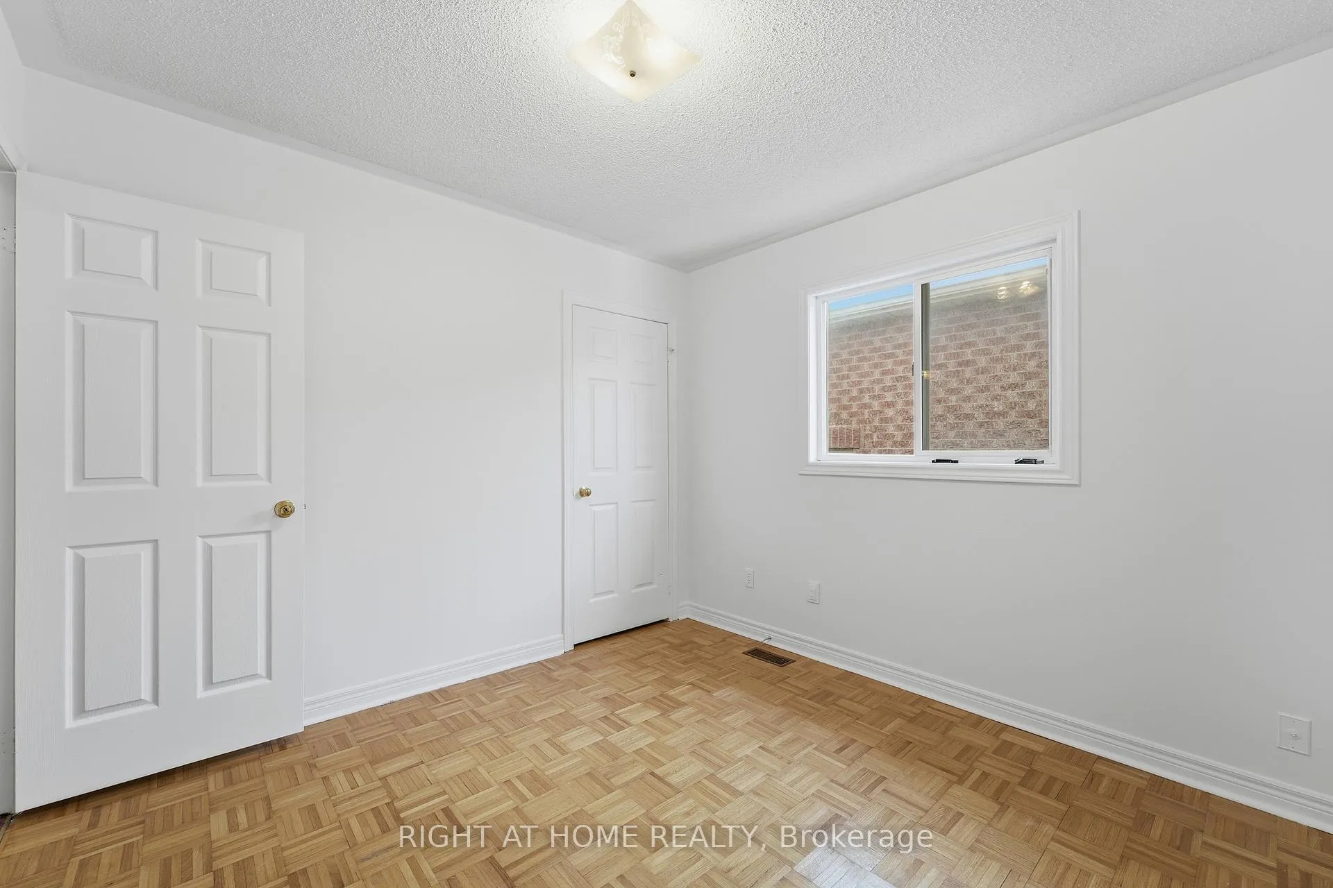 Photo 21 of 46 Fieldstone Drive, Vaughan, East Woodbridge — HOMEH