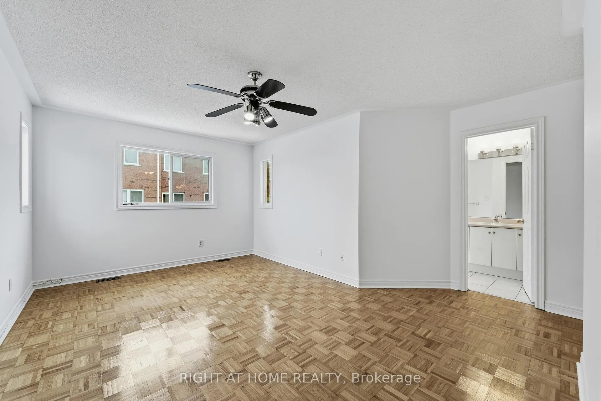 Photo 23 of 46 Fieldstone Drive, Vaughan, East Woodbridge — HOMEH