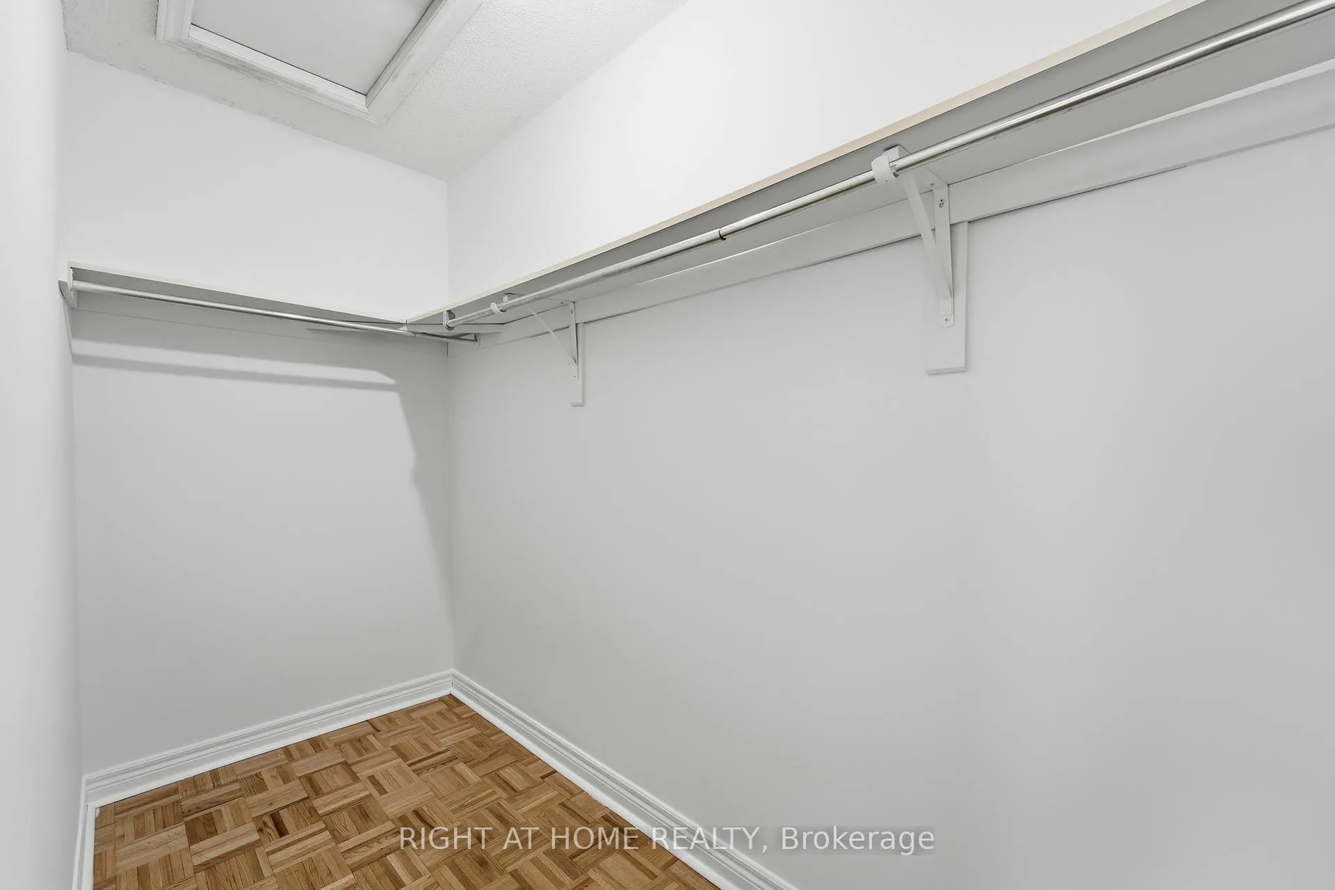 Photo 24 of 46 Fieldstone Drive, Vaughan, East Woodbridge — HOMEH