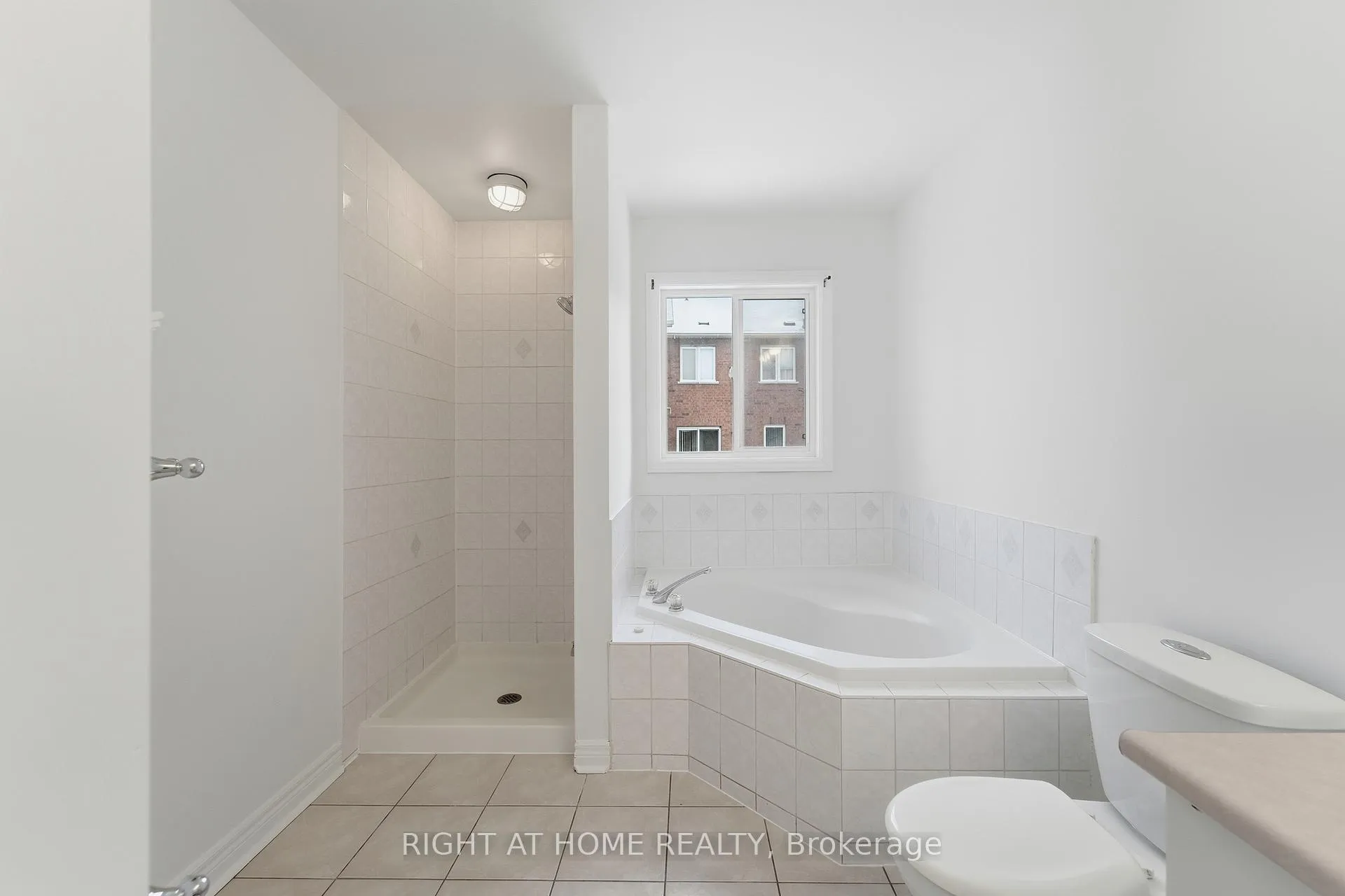 Photo 27 of 46 Fieldstone Drive, Vaughan, East Woodbridge — HOMEH