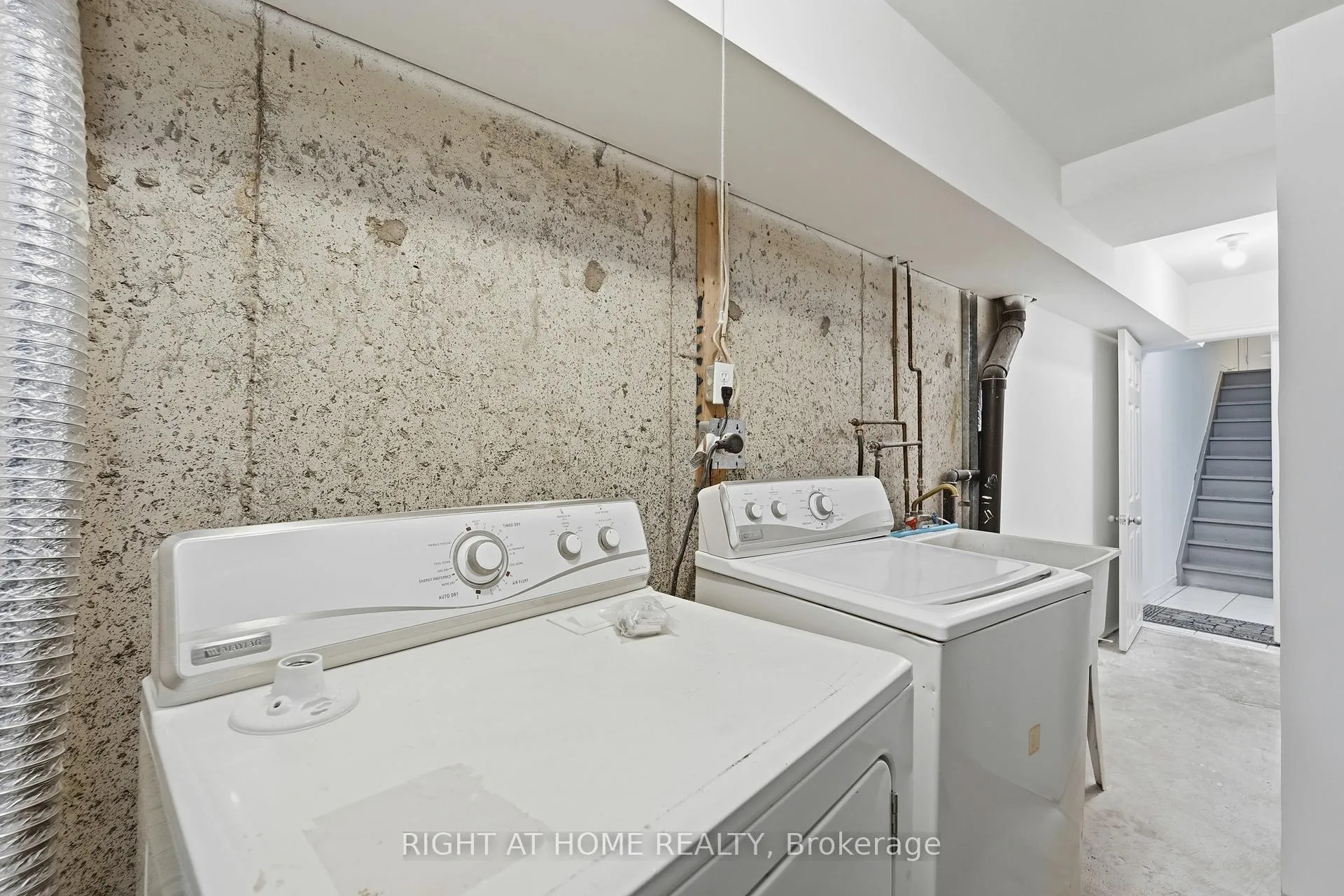 Photo 28 of 46 Fieldstone Drive, Vaughan, East Woodbridge — HOMEH