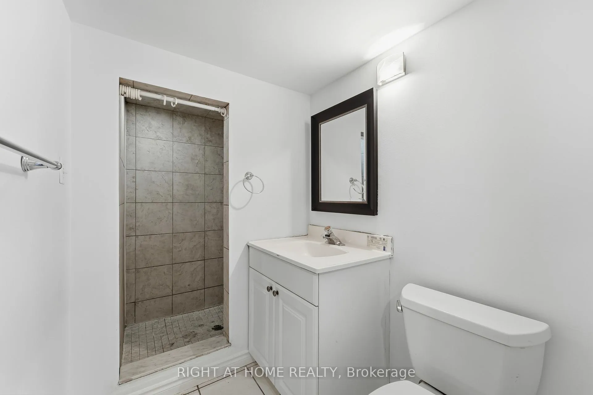 Photo 29 of 46 Fieldstone Drive, Vaughan, East Woodbridge — HOMEH