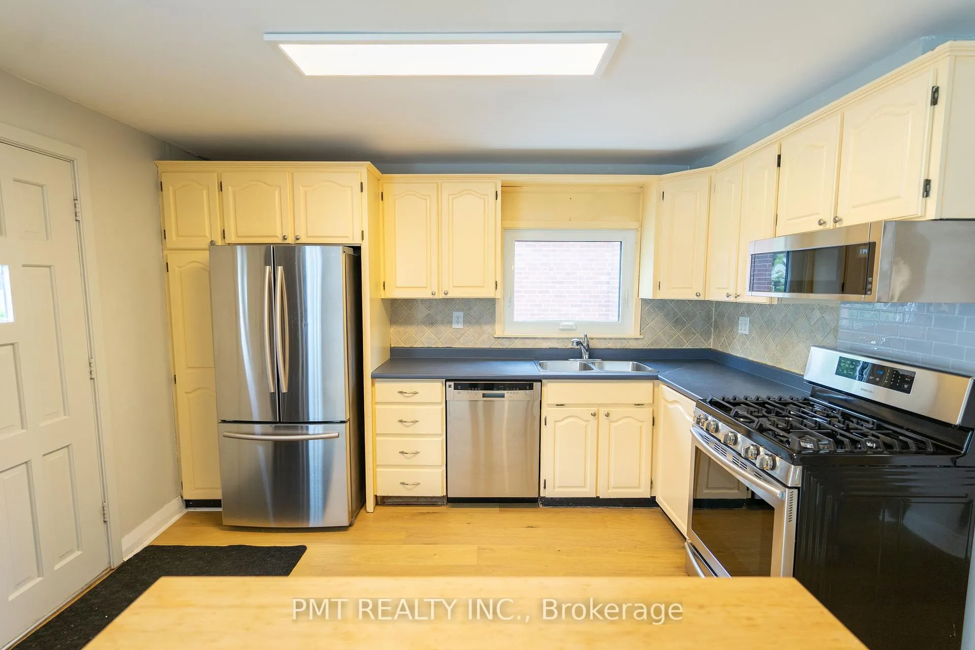 Photo 2 of 15 Dalecrest Drive, Toronto, O'Connor-Parkview — HOMEH