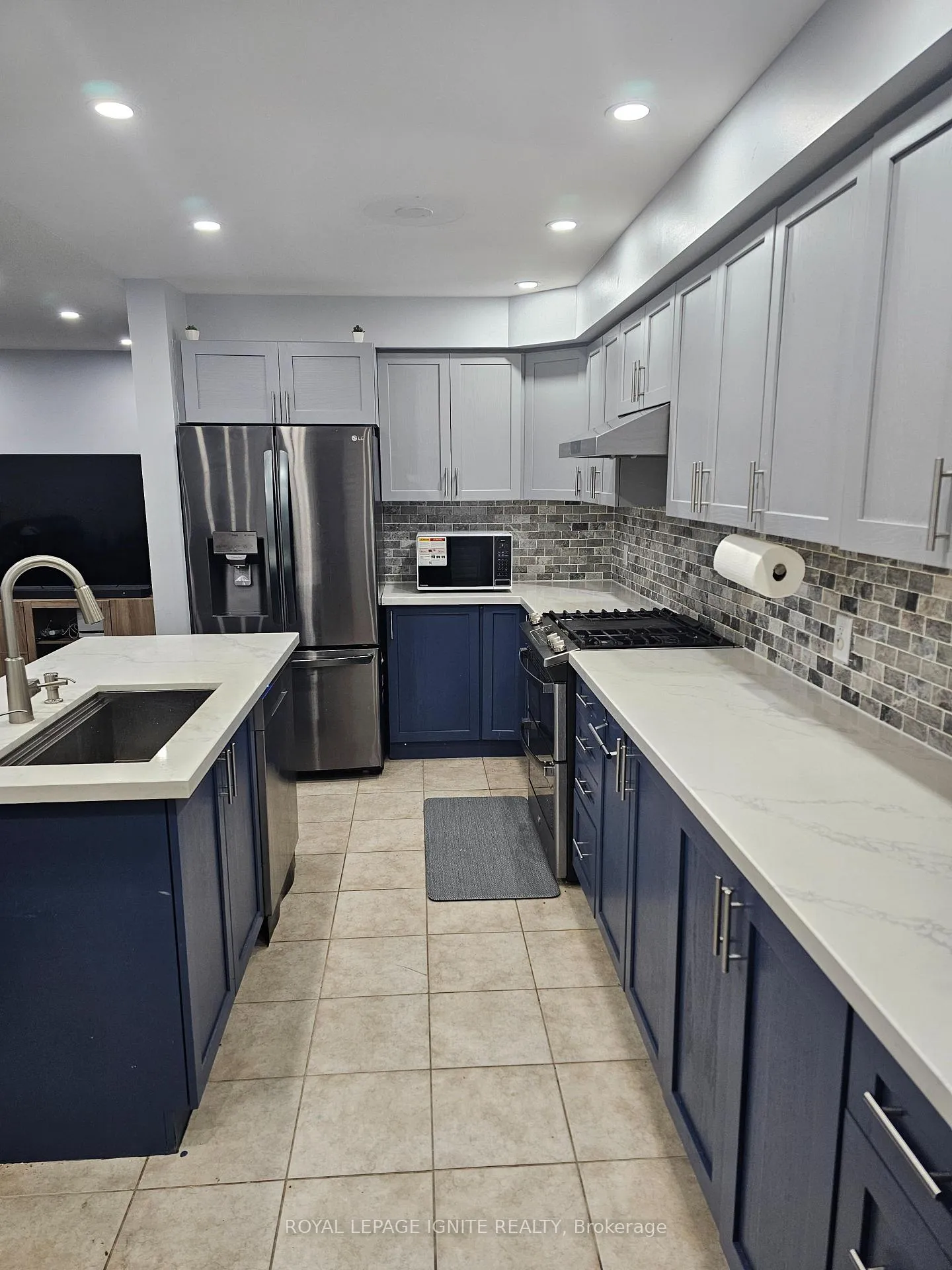 Photo 3 of 106 Nearco Gate N, Oshawa, Windfields — HOMEH