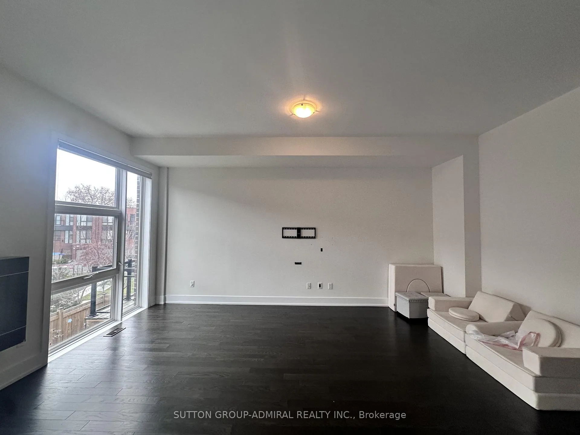 Photo 5 of 14 Allerton Road, Vaughan, Patterson — HOMEH