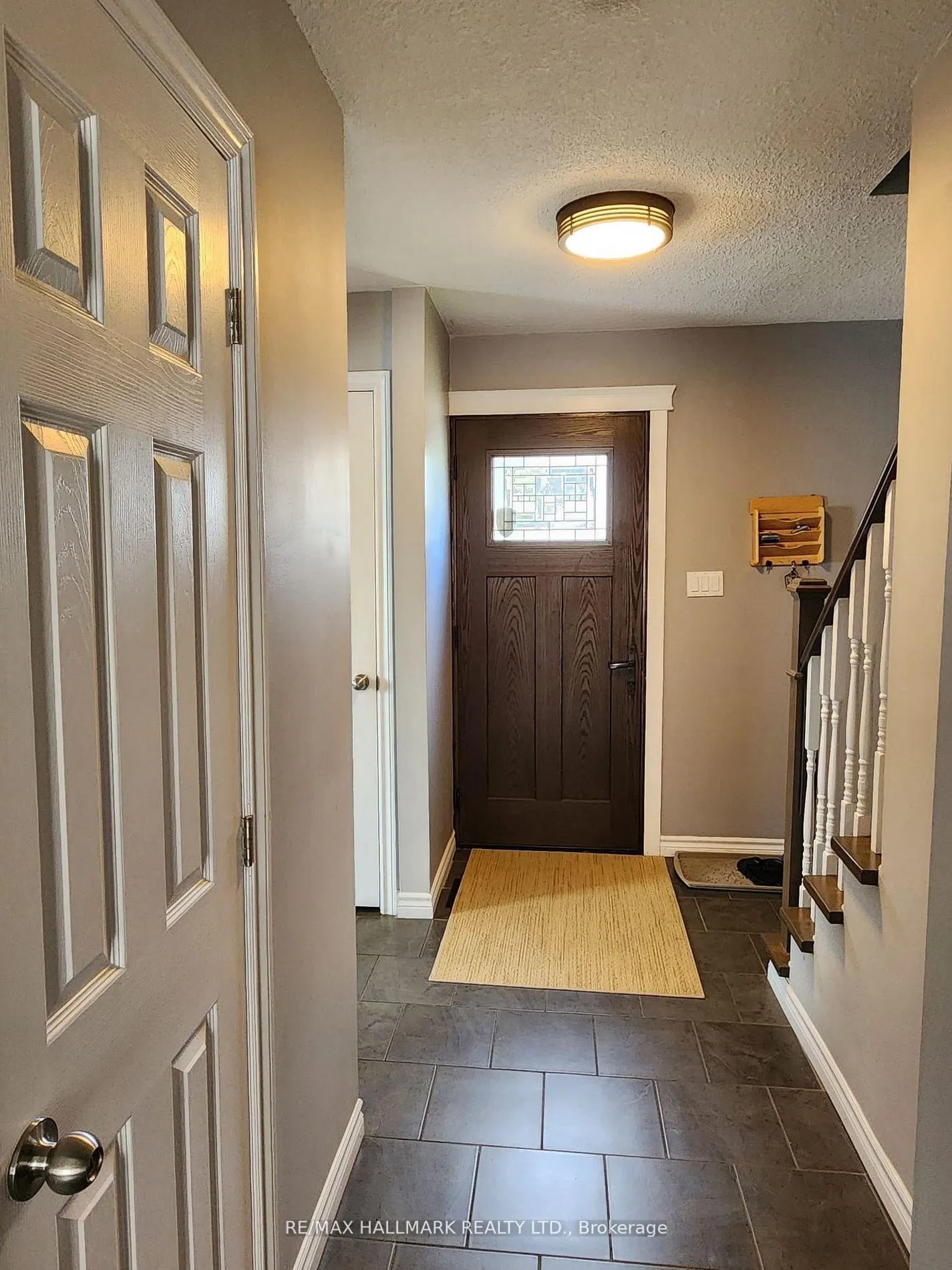 Photo 3 of 587 Bon Echo Drive, Oshawa, Lakeview — HOMEH