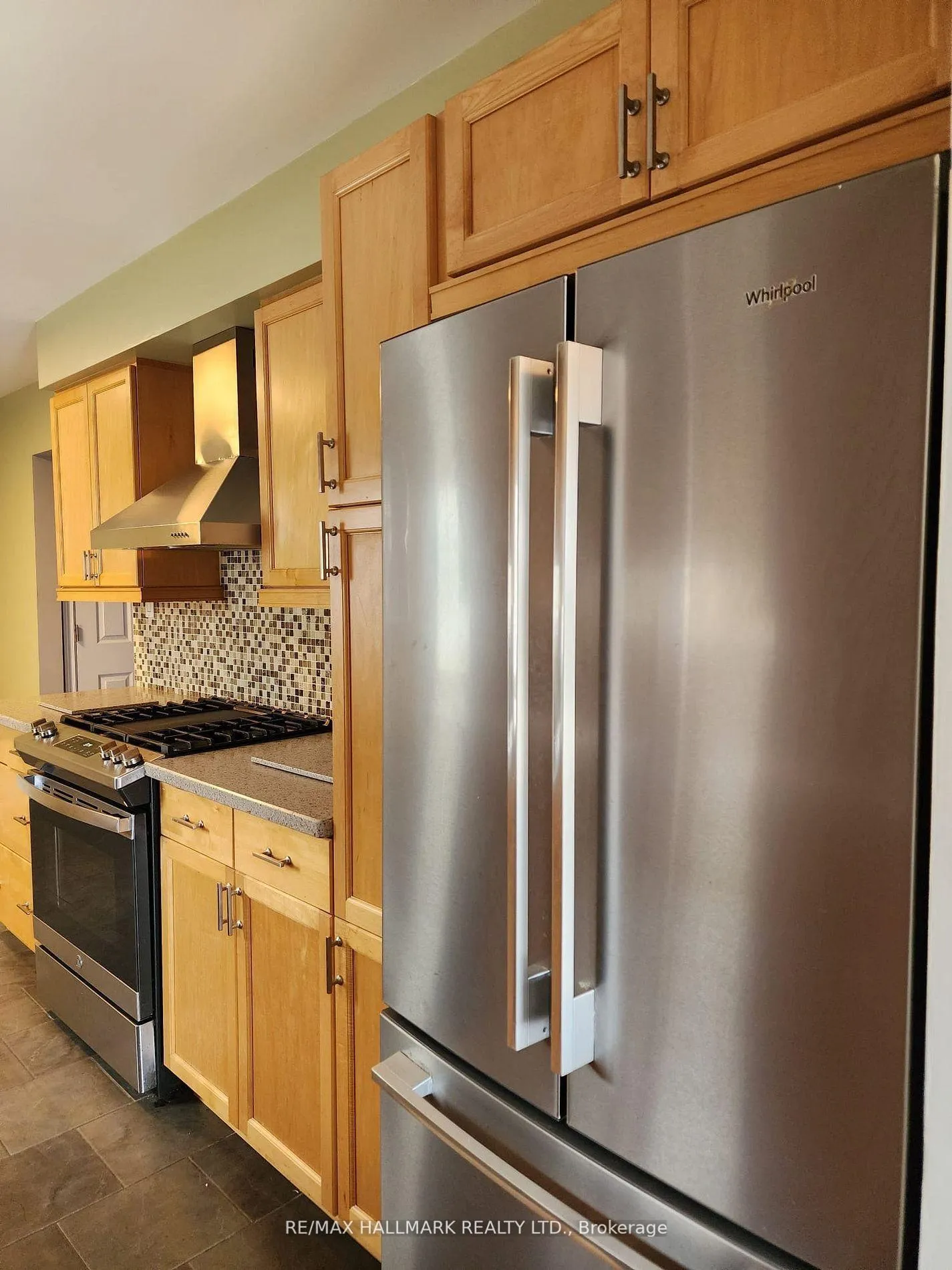 Photo 4 of 587 Bon Echo Drive, Oshawa, Lakeview — HOMEH