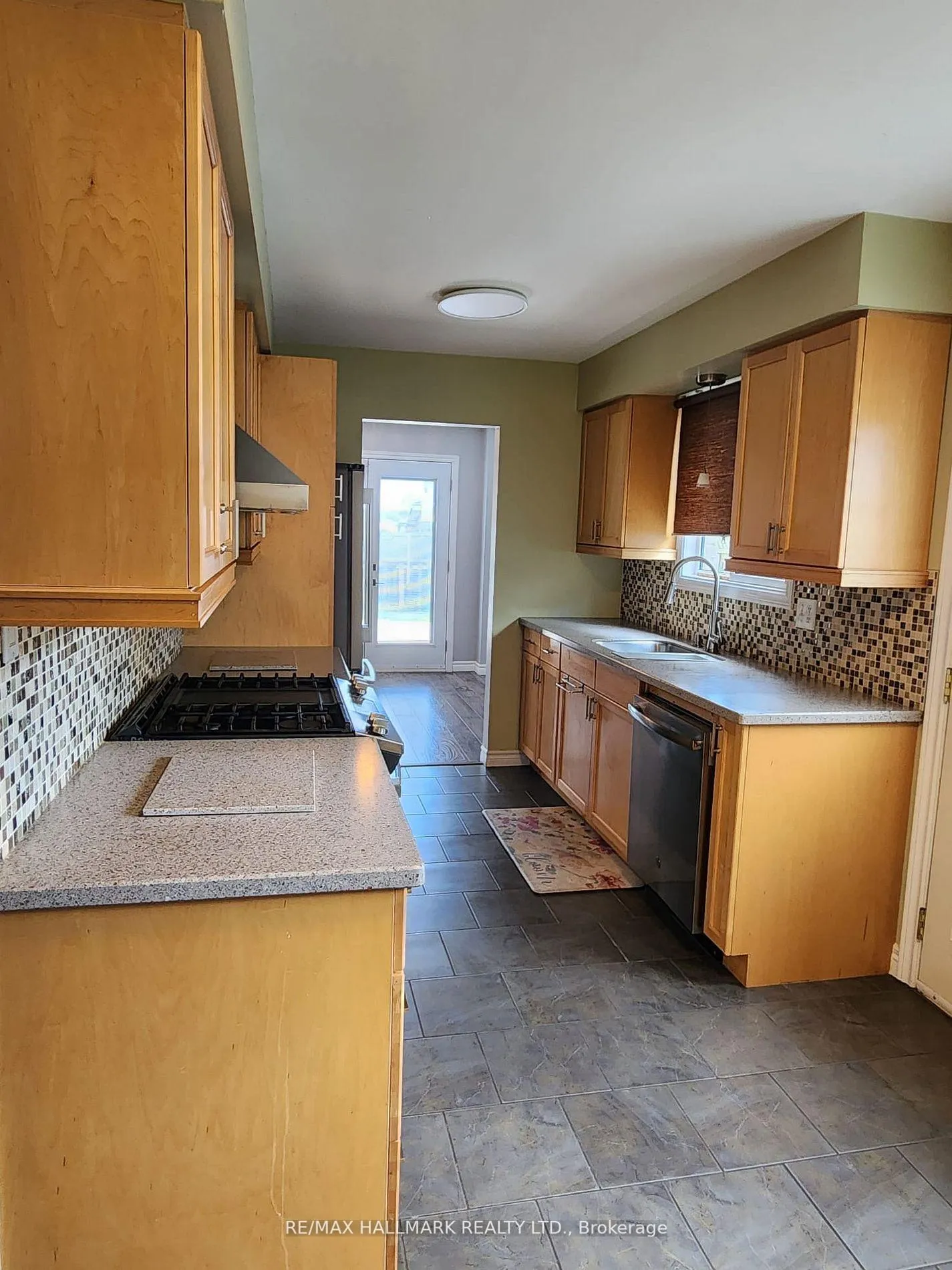Photo 5 of 587 Bon Echo Drive, Oshawa, Lakeview — HOMEH