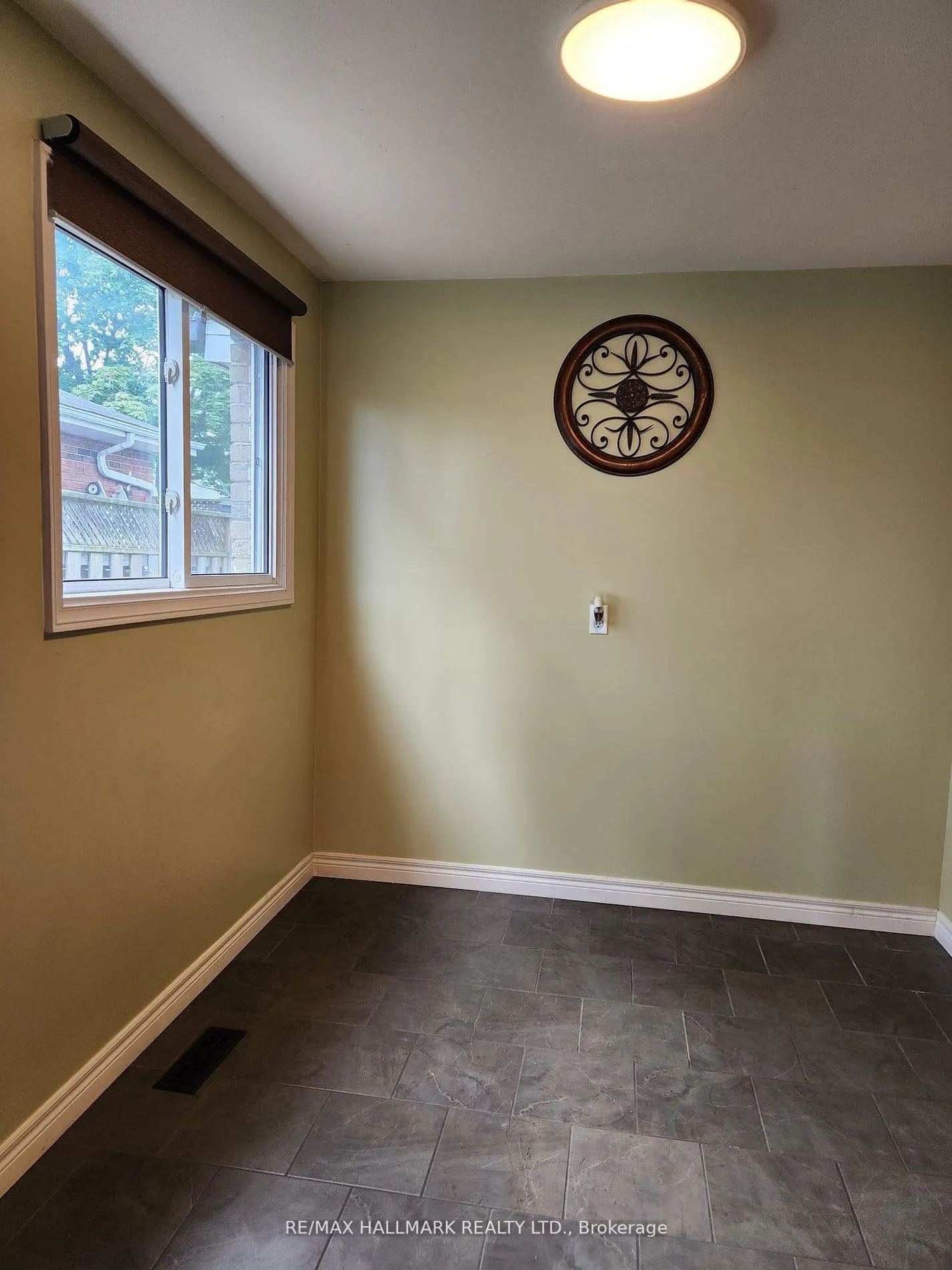 Photo 8 of 587 Bon Echo Drive, Oshawa, Lakeview — HOMEH
