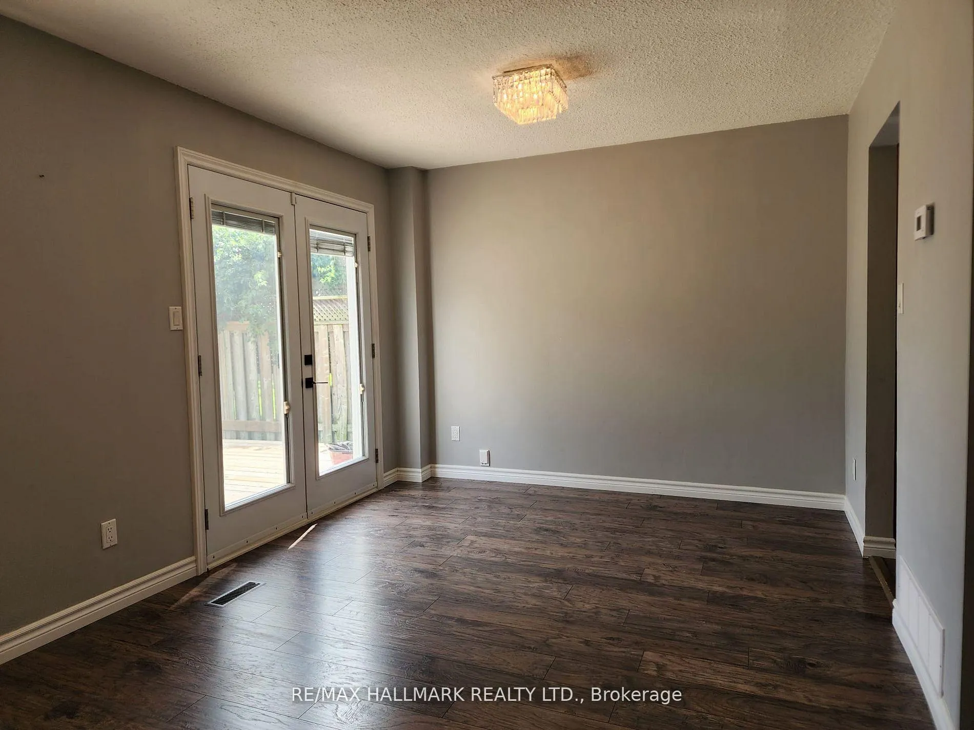 Photo 9 of 587 Bon Echo Drive, Oshawa, Lakeview — HOMEH
