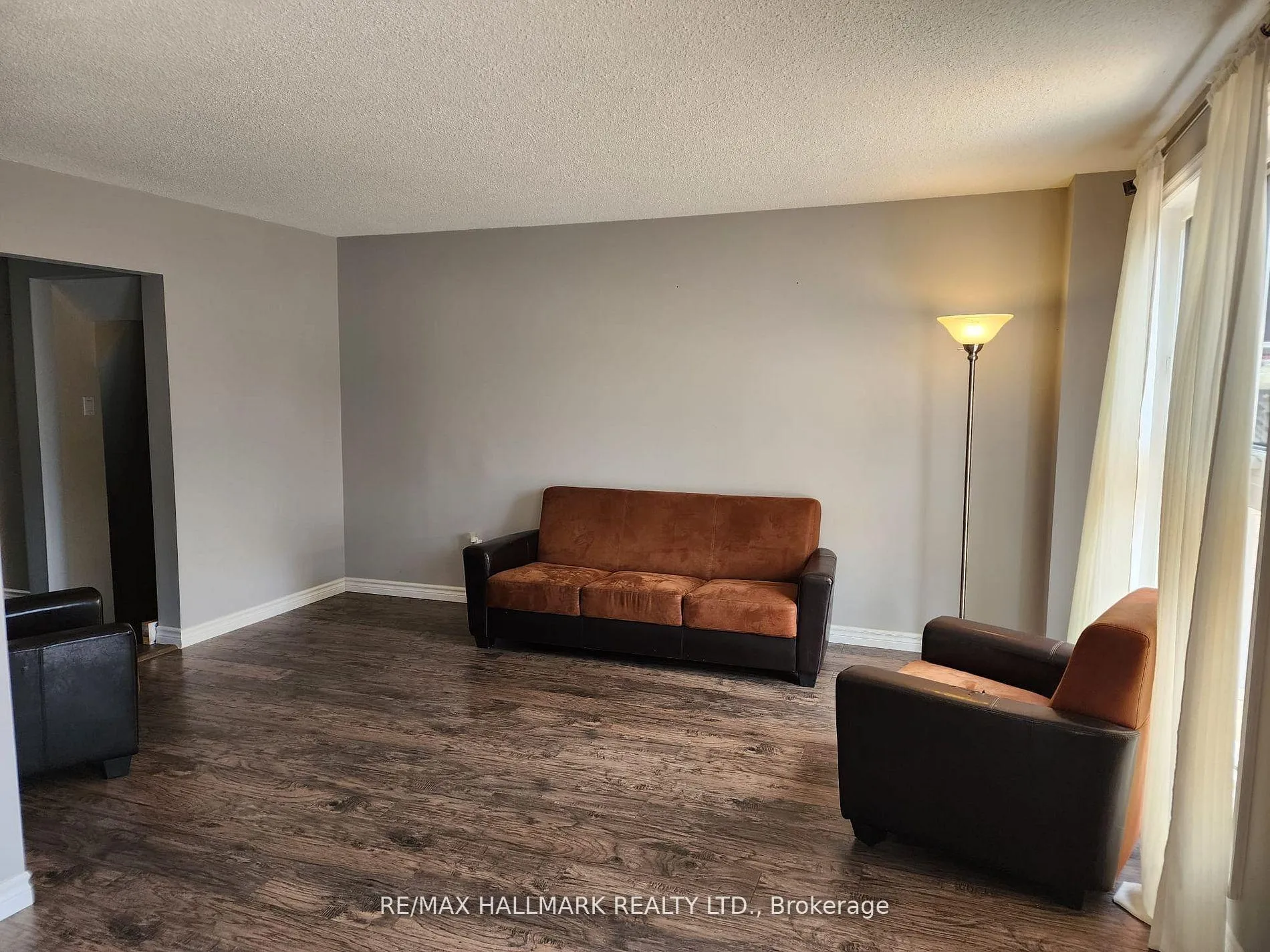 Photo 12 of 587 Bon Echo Drive, Oshawa, Lakeview — HOMEH