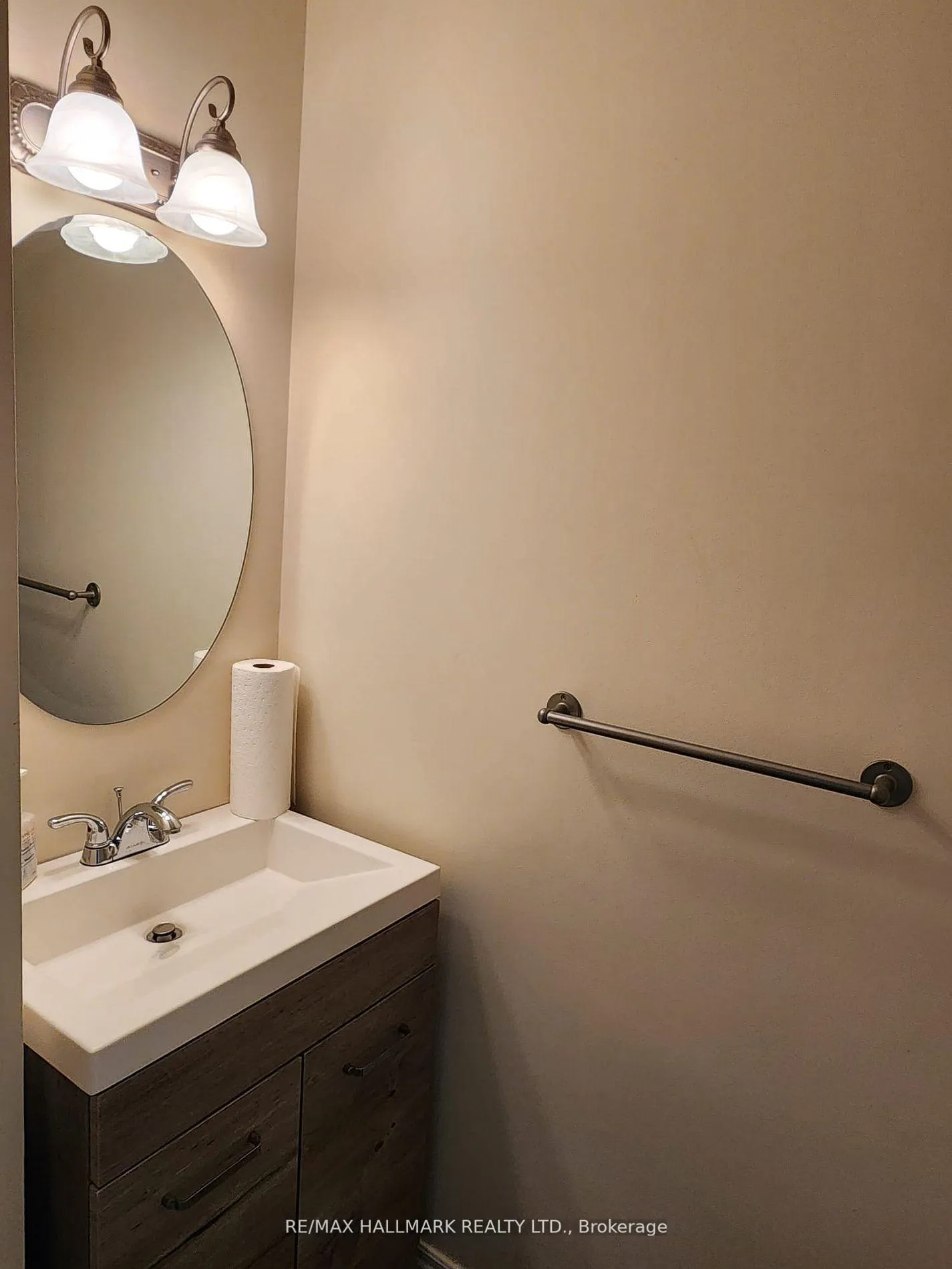Photo 14 of 587 Bon Echo Drive, Oshawa, Lakeview — HOMEH