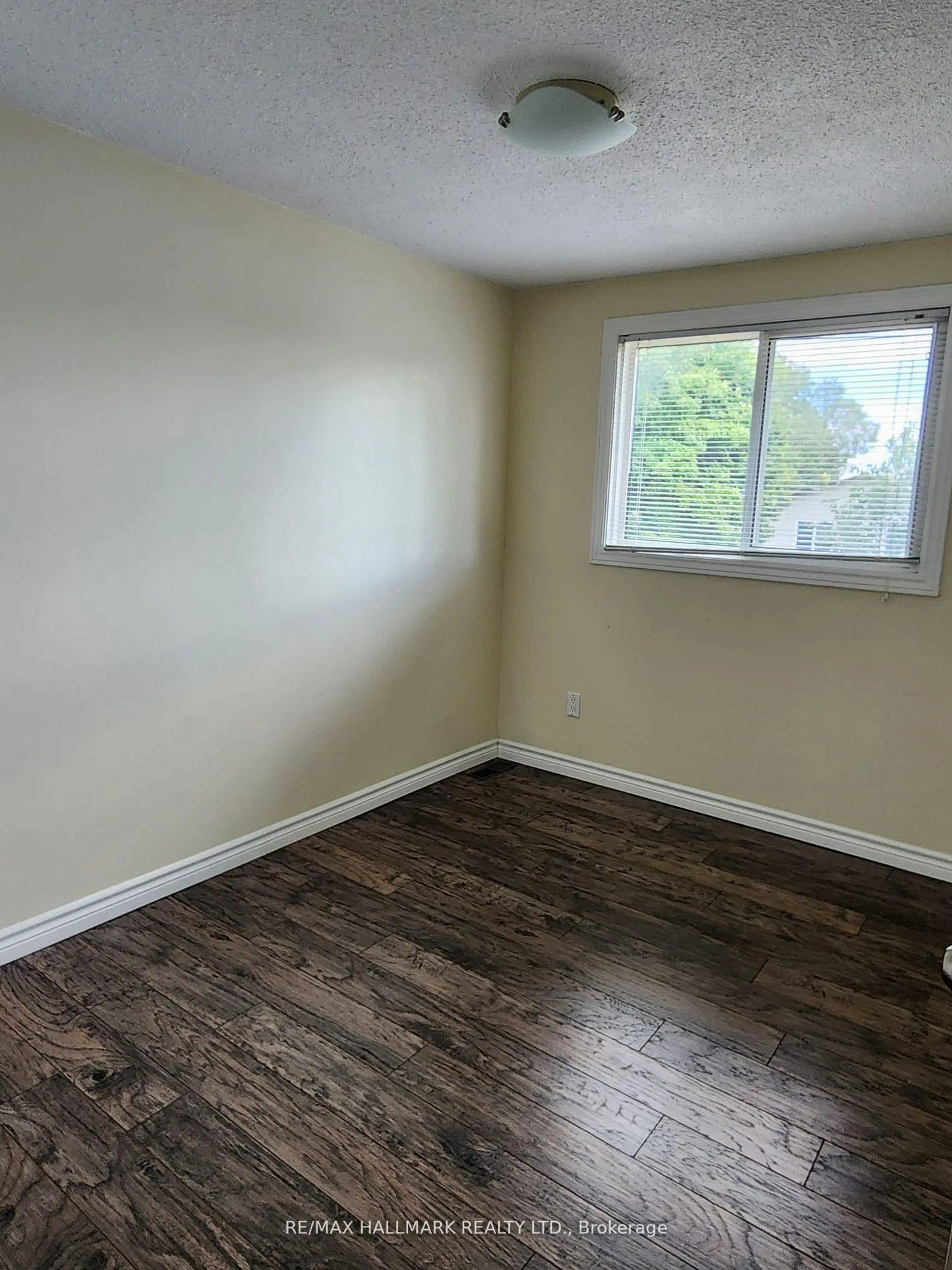 Photo 18 of 587 Bon Echo Drive, Oshawa, Lakeview — HOMEH