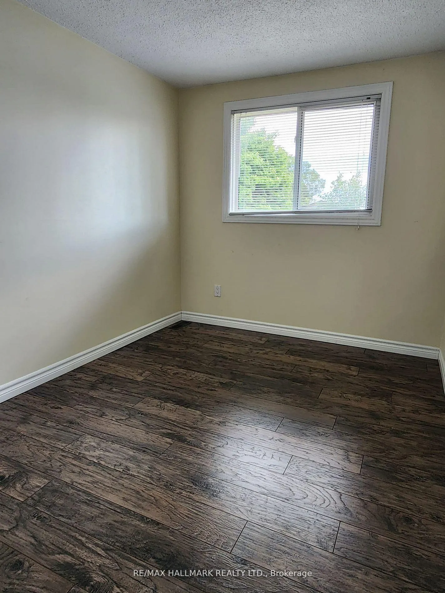 Photo 19 of 587 Bon Echo Drive, Oshawa, Lakeview — HOMEH