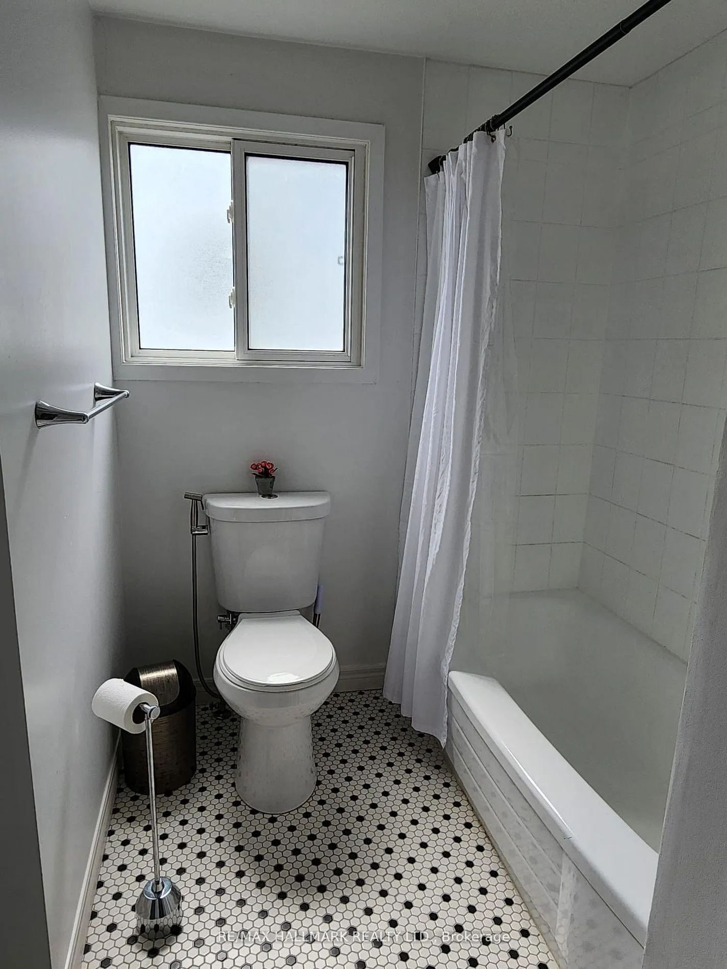 Photo 20 of 587 Bon Echo Drive, Oshawa, Lakeview — HOMEH