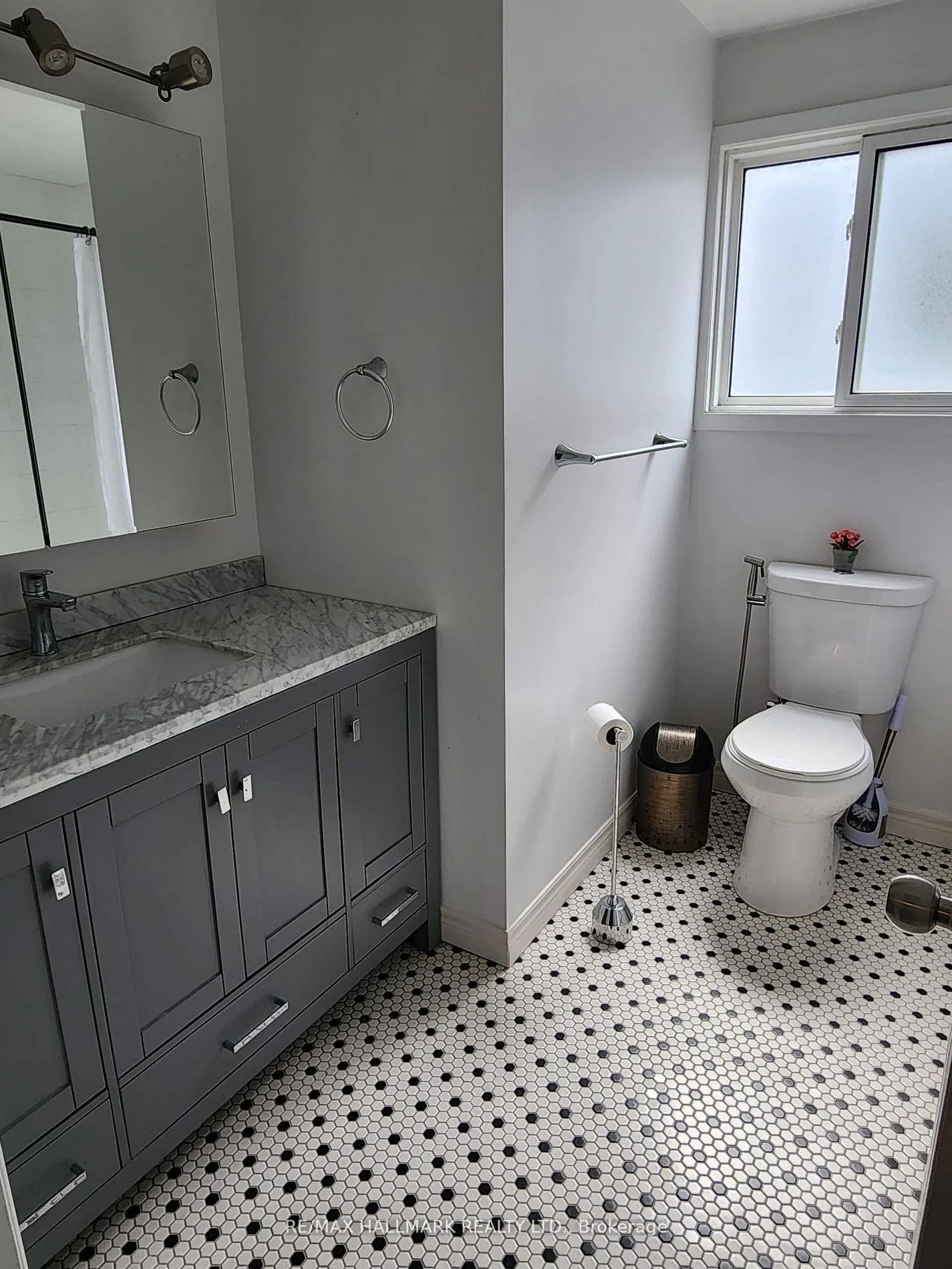Photo 21 of 587 Bon Echo Drive, Oshawa, Lakeview — HOMEH
