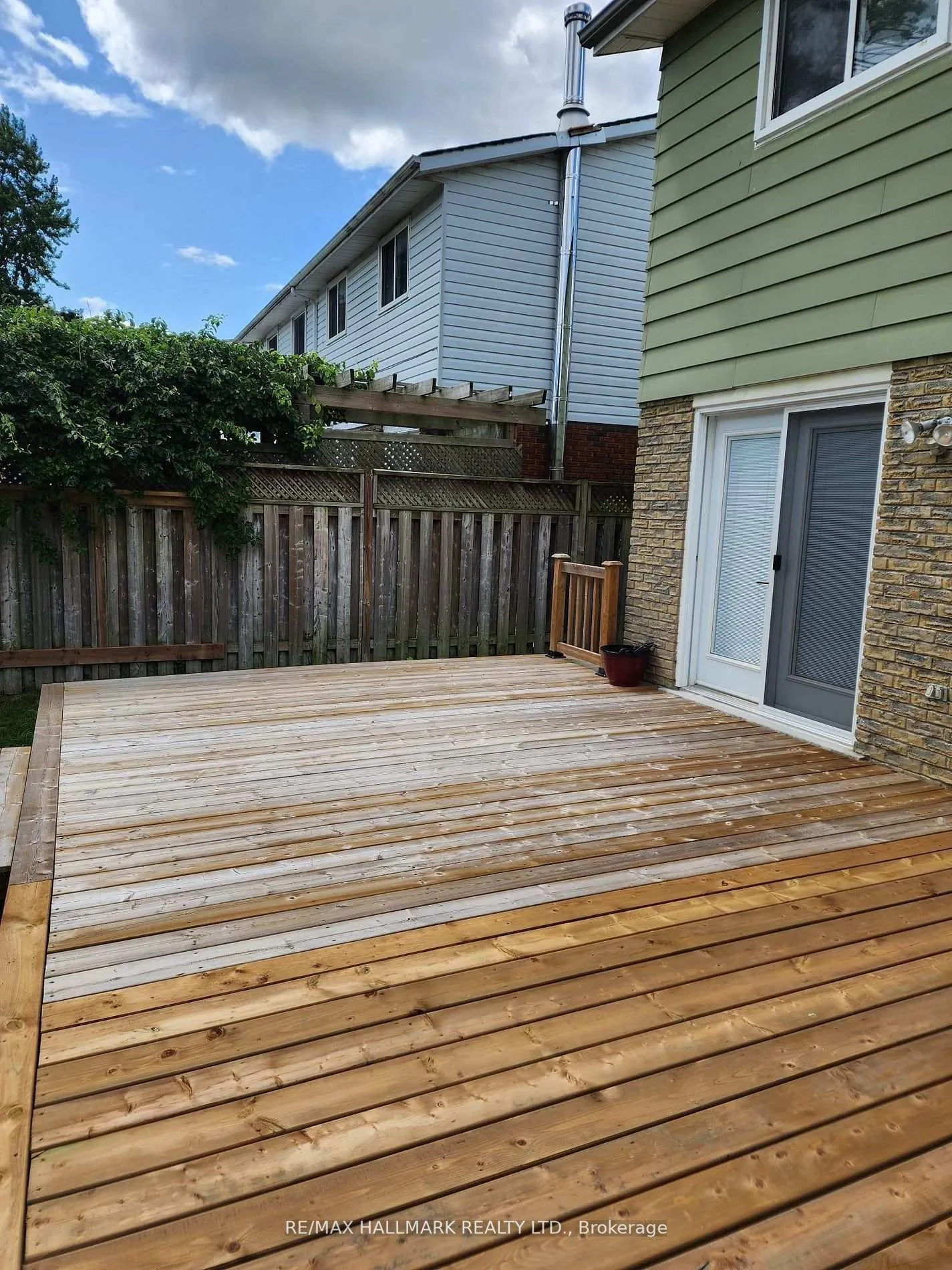 Photo 23 of 587 Bon Echo Drive, Oshawa, Lakeview — HOMEH