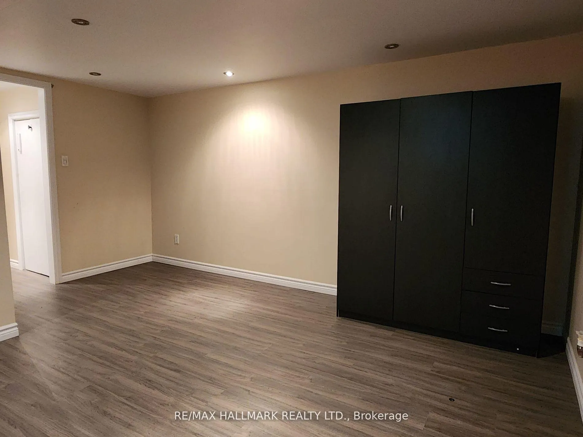 Photo 27 of 587 Bon Echo Drive, Oshawa, Lakeview — HOMEH