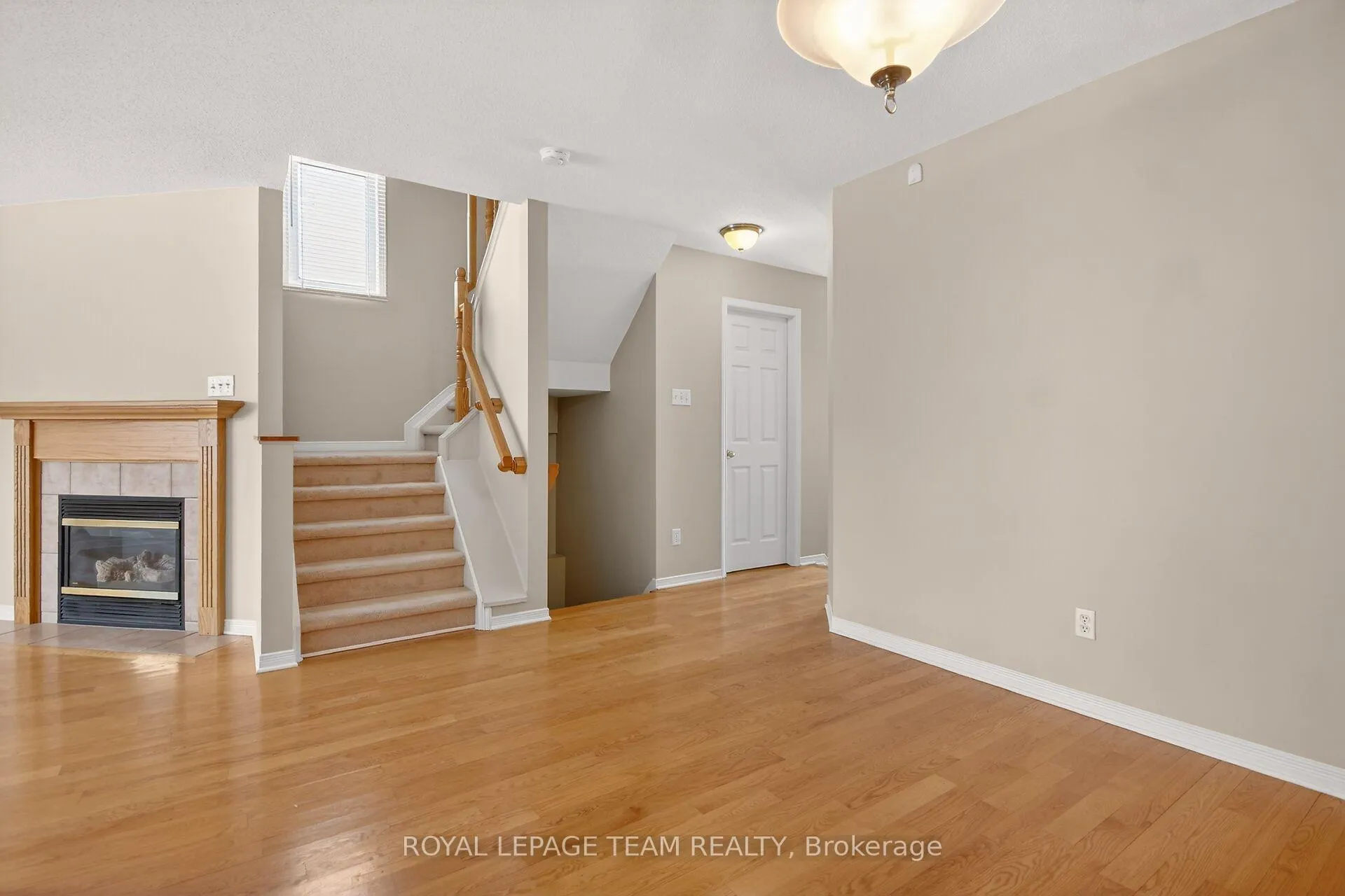 Photo 3 of 35 Upney Drive, Ottawa, Barrhaven - Longfields — HOMEH