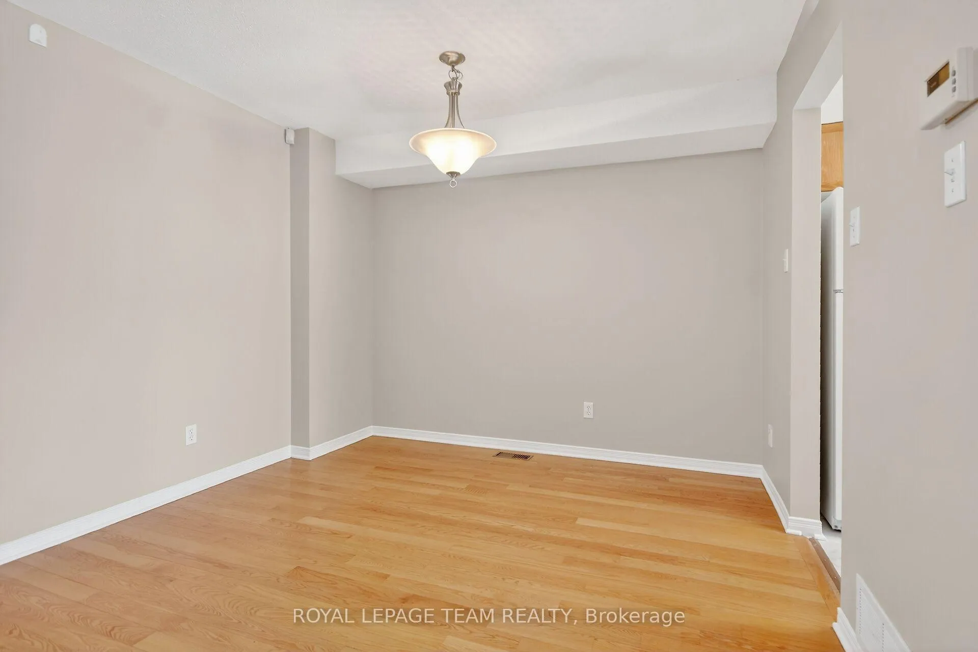 Photo 4 of 35 Upney Drive, Ottawa, Barrhaven - Longfields — HOMEH