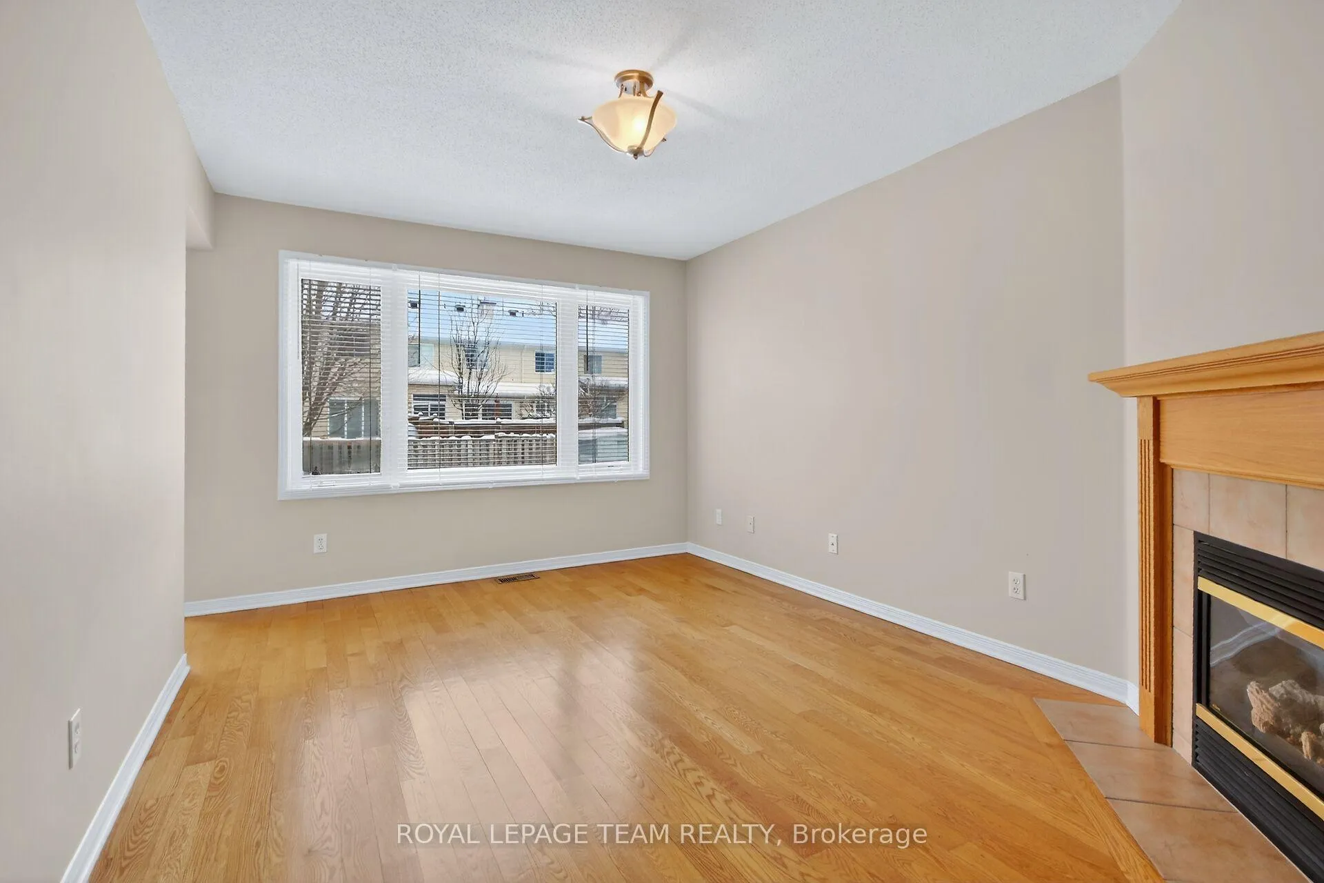 Photo 5 of 35 Upney Drive, Ottawa, Barrhaven - Longfields — HOMEH