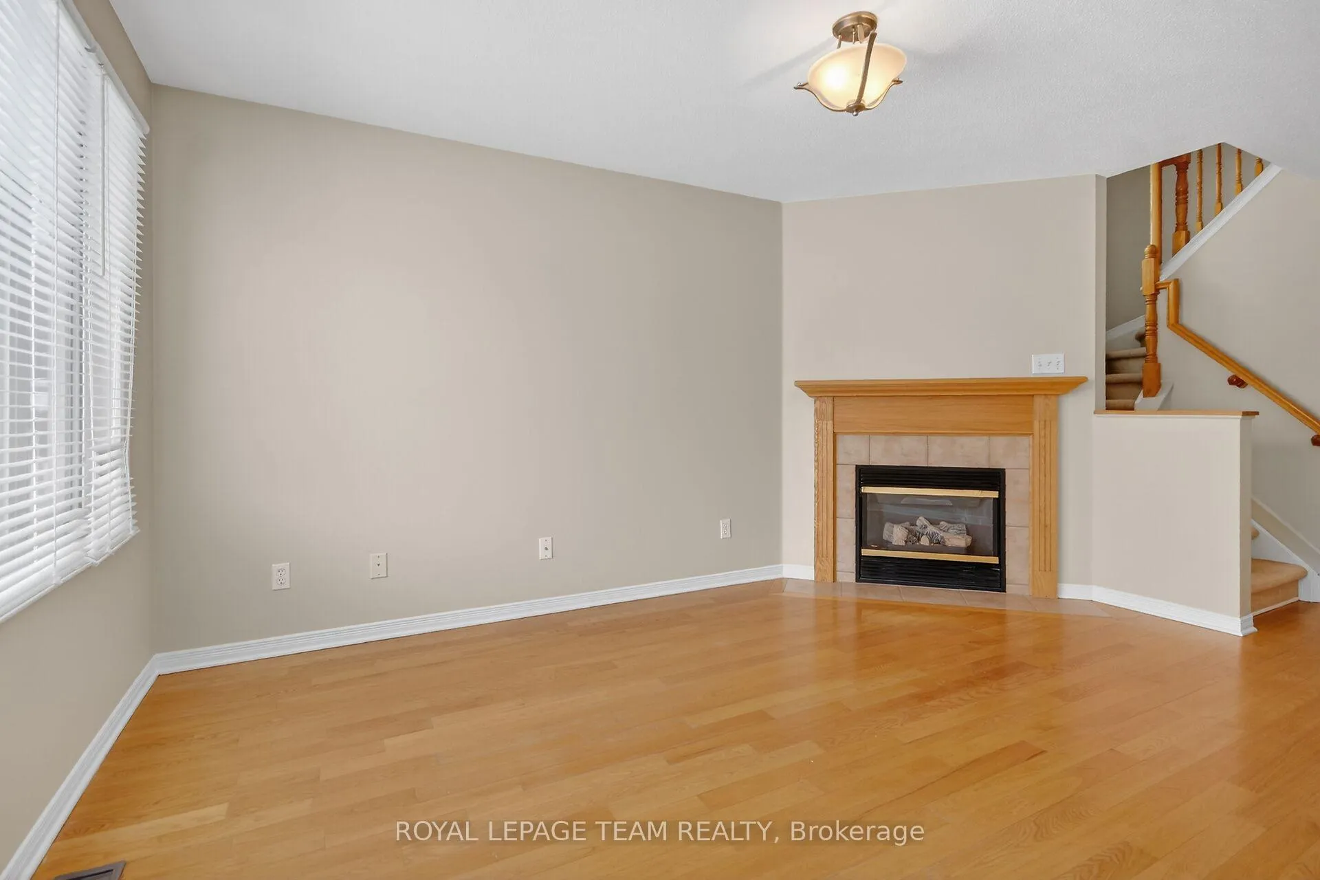 Photo 6 of 35 Upney Drive, Ottawa, Barrhaven - Longfields — HOMEH