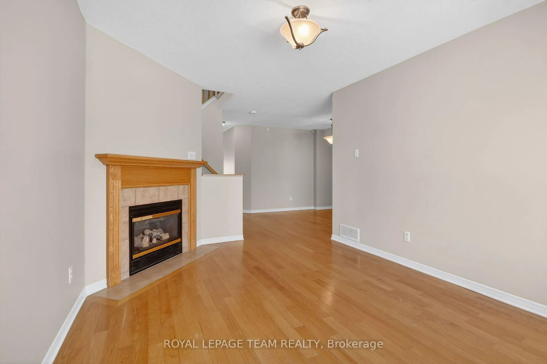 Photo 8 of 35 Upney Drive, Ottawa, Barrhaven - Longfields — HOMEH