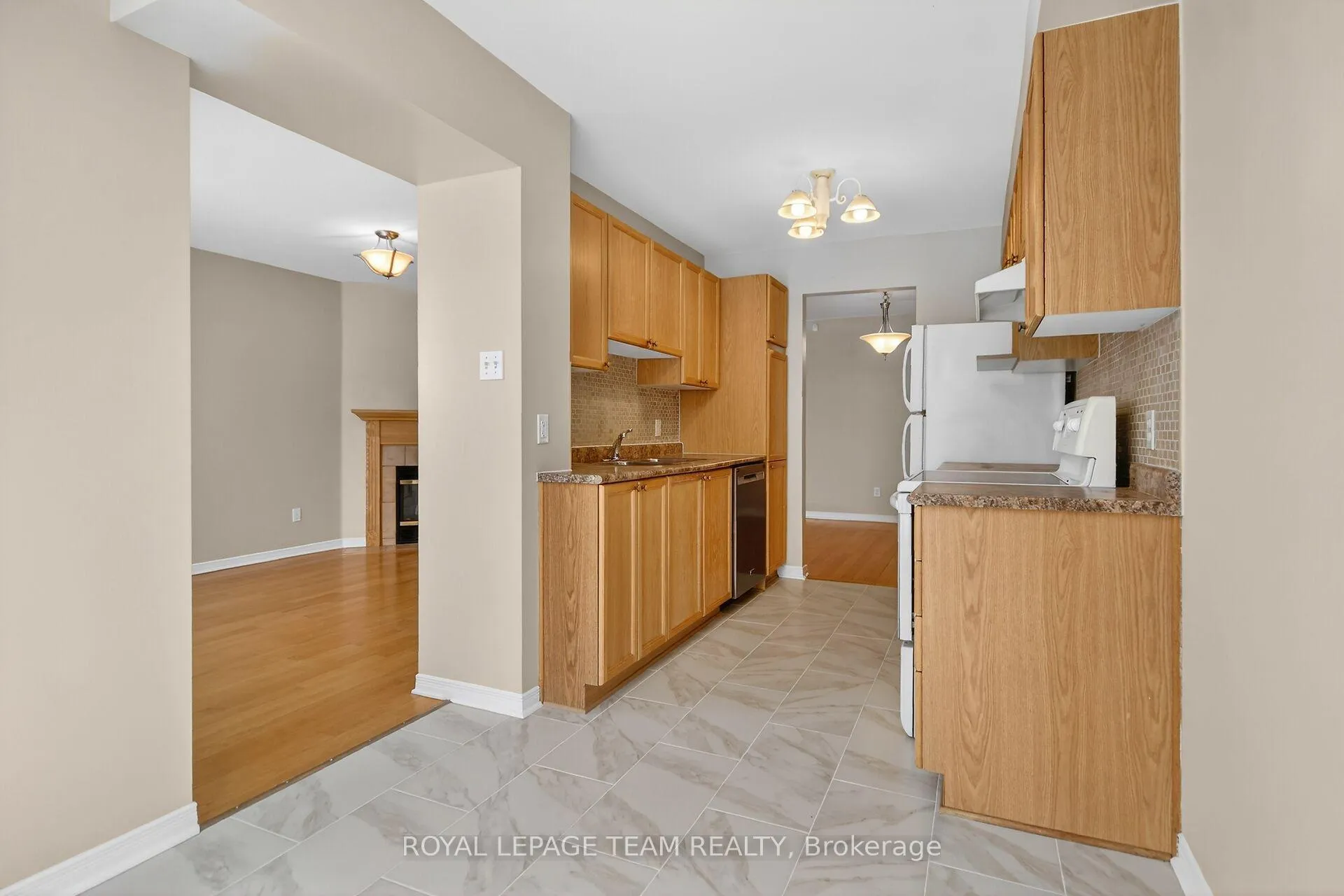 Photo 9 of 35 Upney Drive, Ottawa, Barrhaven - Longfields — HOMEH