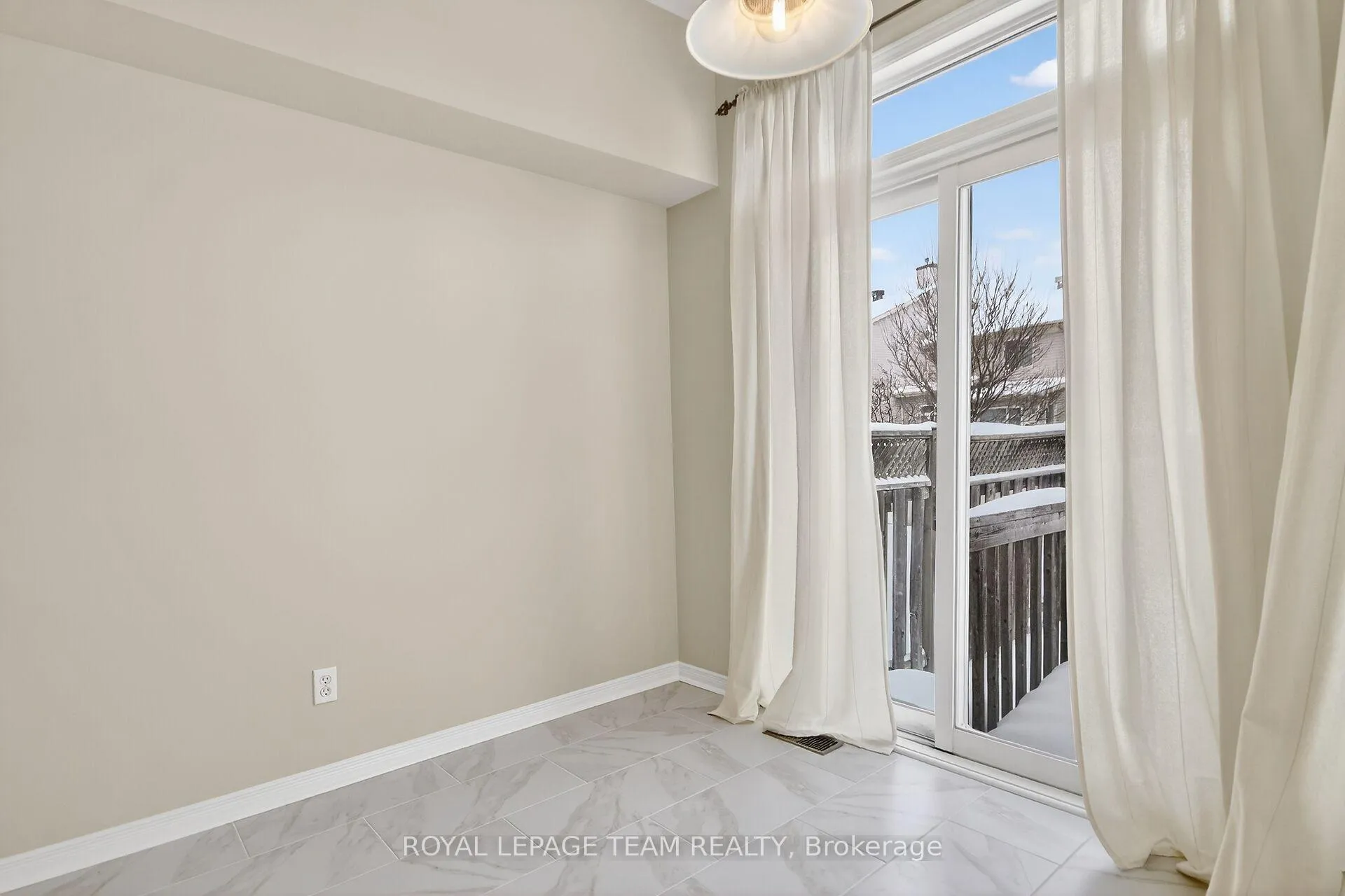 Photo 10 of 35 Upney Drive, Ottawa, Barrhaven - Longfields — HOMEH