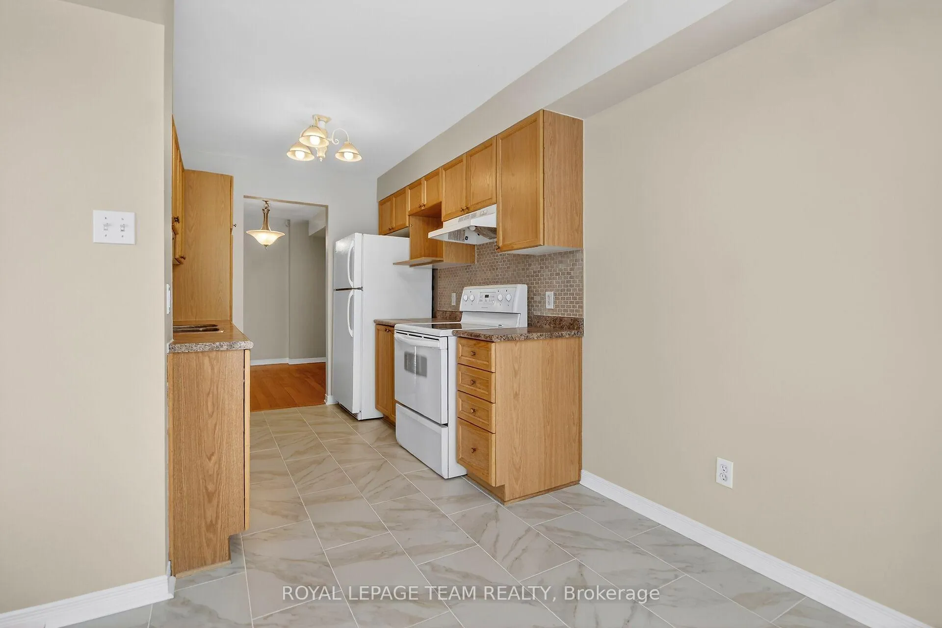 Photo 11 of 35 Upney Drive, Ottawa, Barrhaven - Longfields — HOMEH
