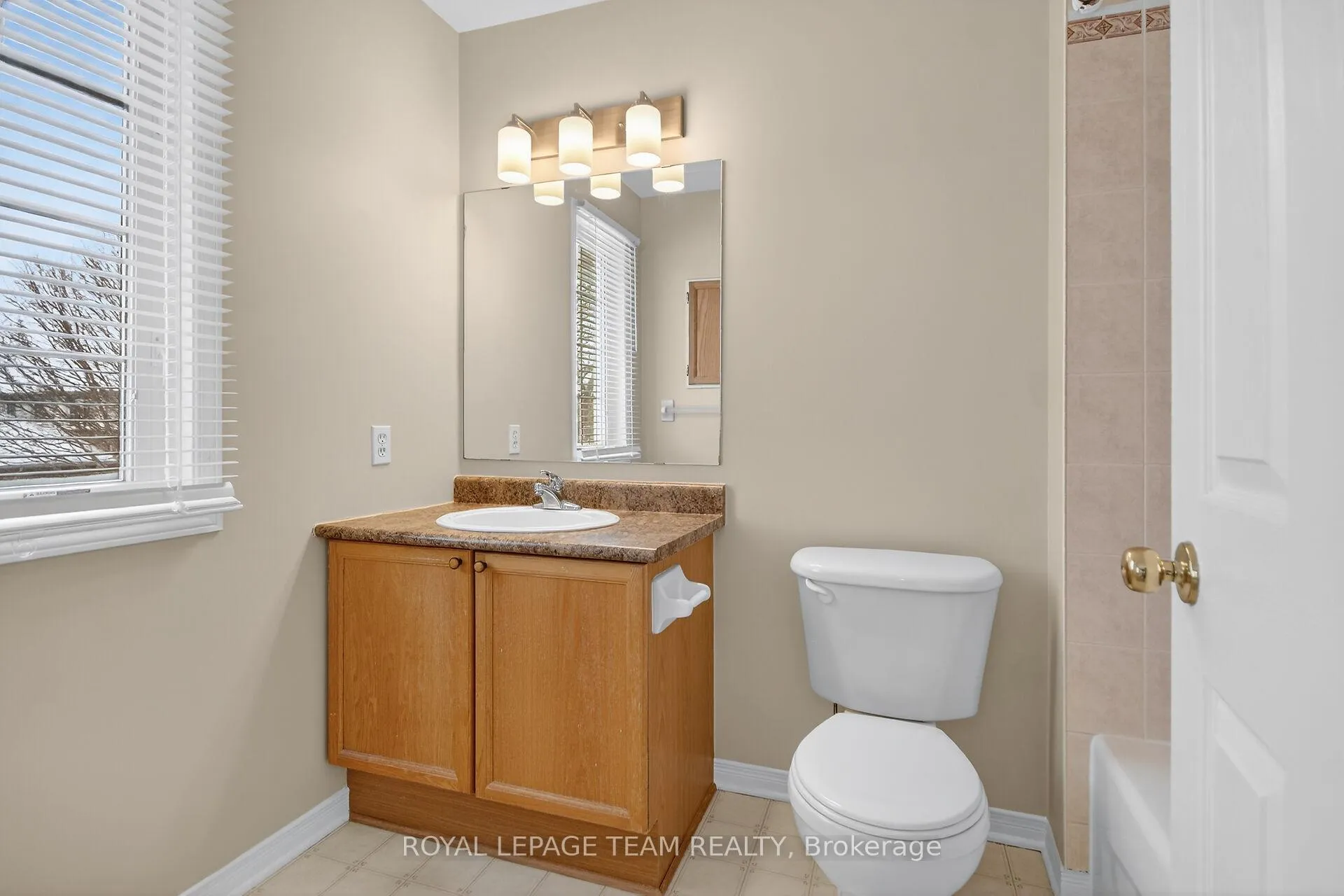 Photo 19 of 35 Upney Drive, Ottawa, Barrhaven - Longfields — HOMEH