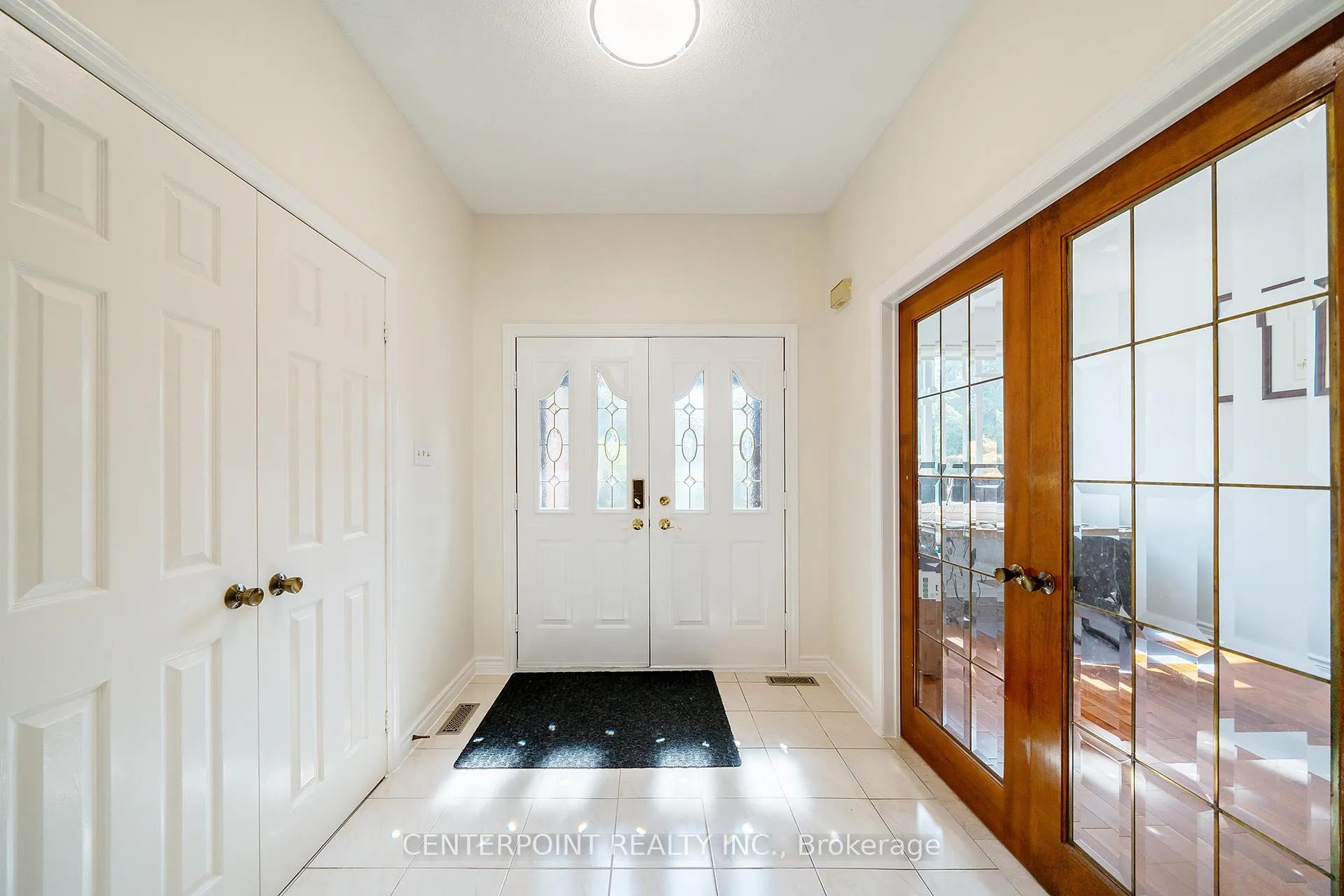 Photo 3 of 8 Woodlawn Road, Markham, Unionville — HOMEH