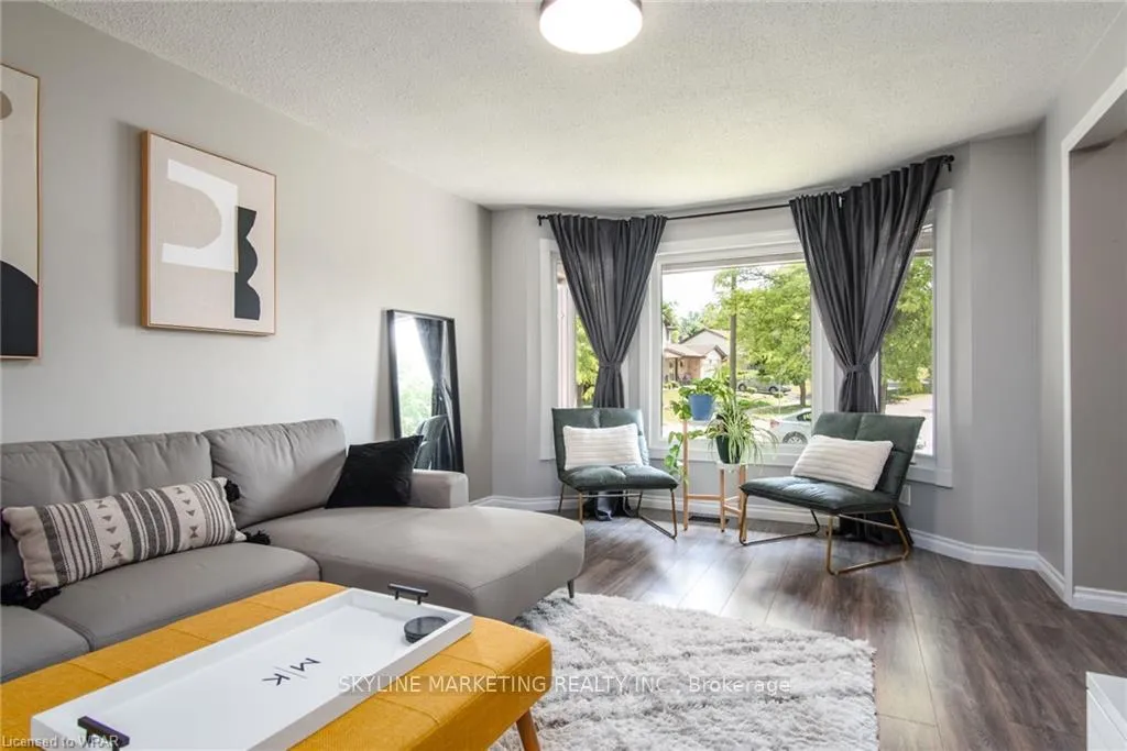 Photo 4 of 17 Oneida Place, Kitchener — HOMEH