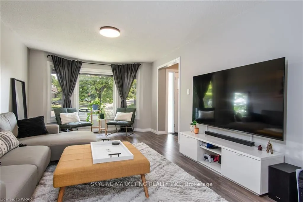 Photo 5 of 17 Oneida Place, Kitchener — HOMEH